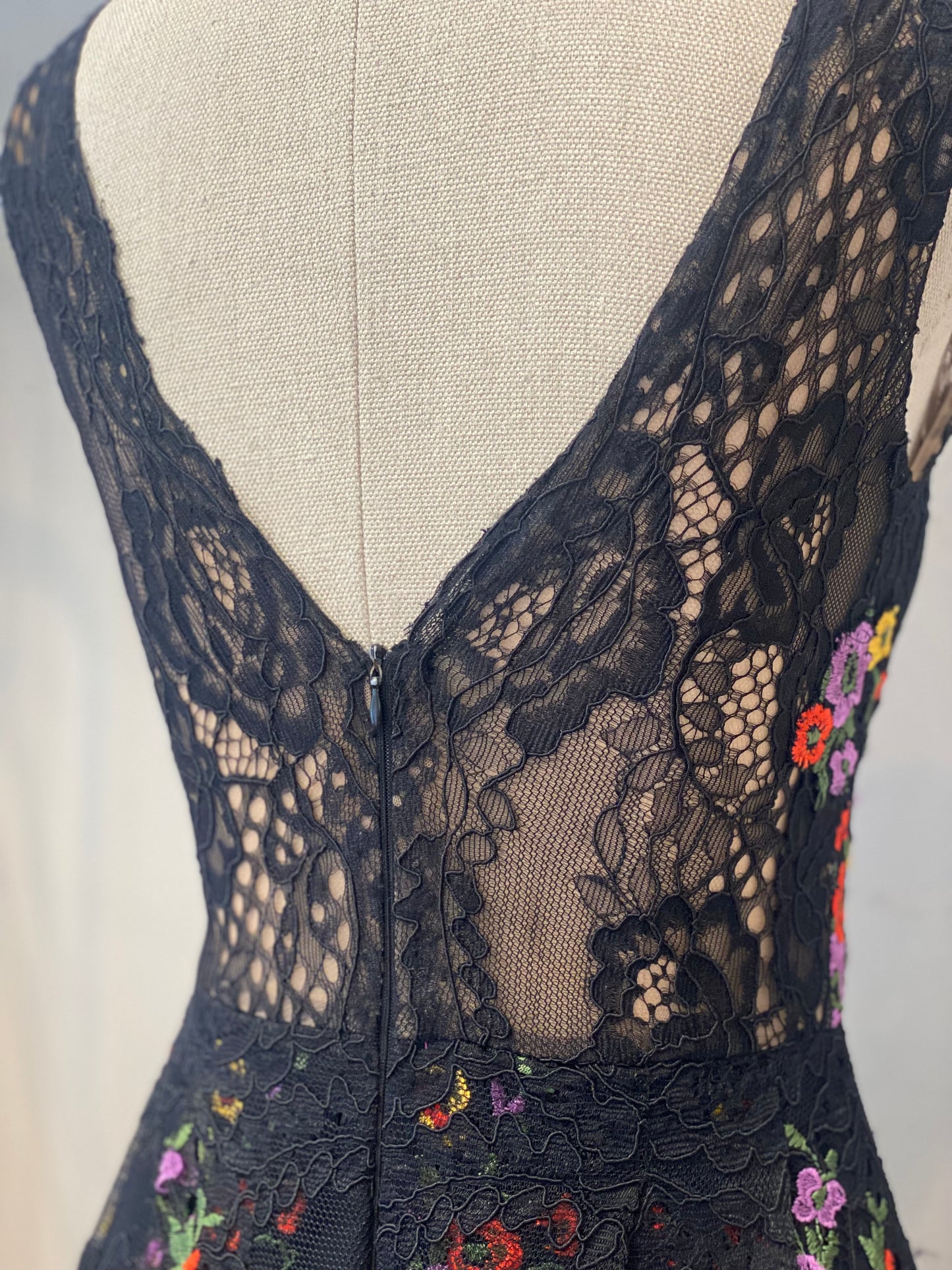 Vestido de Encaje Floreado (Talle S)