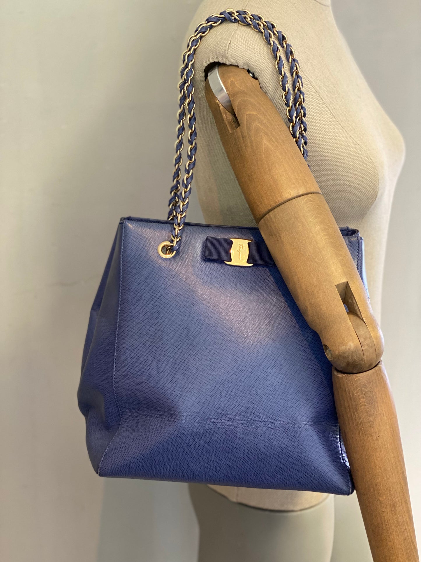 Cartera Salvatore Ferragamo Vany Tote Blue