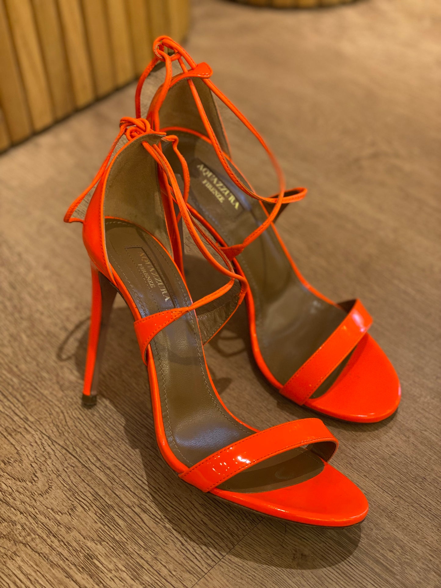 Sandalia Aquazzura Linda Neón (37)
