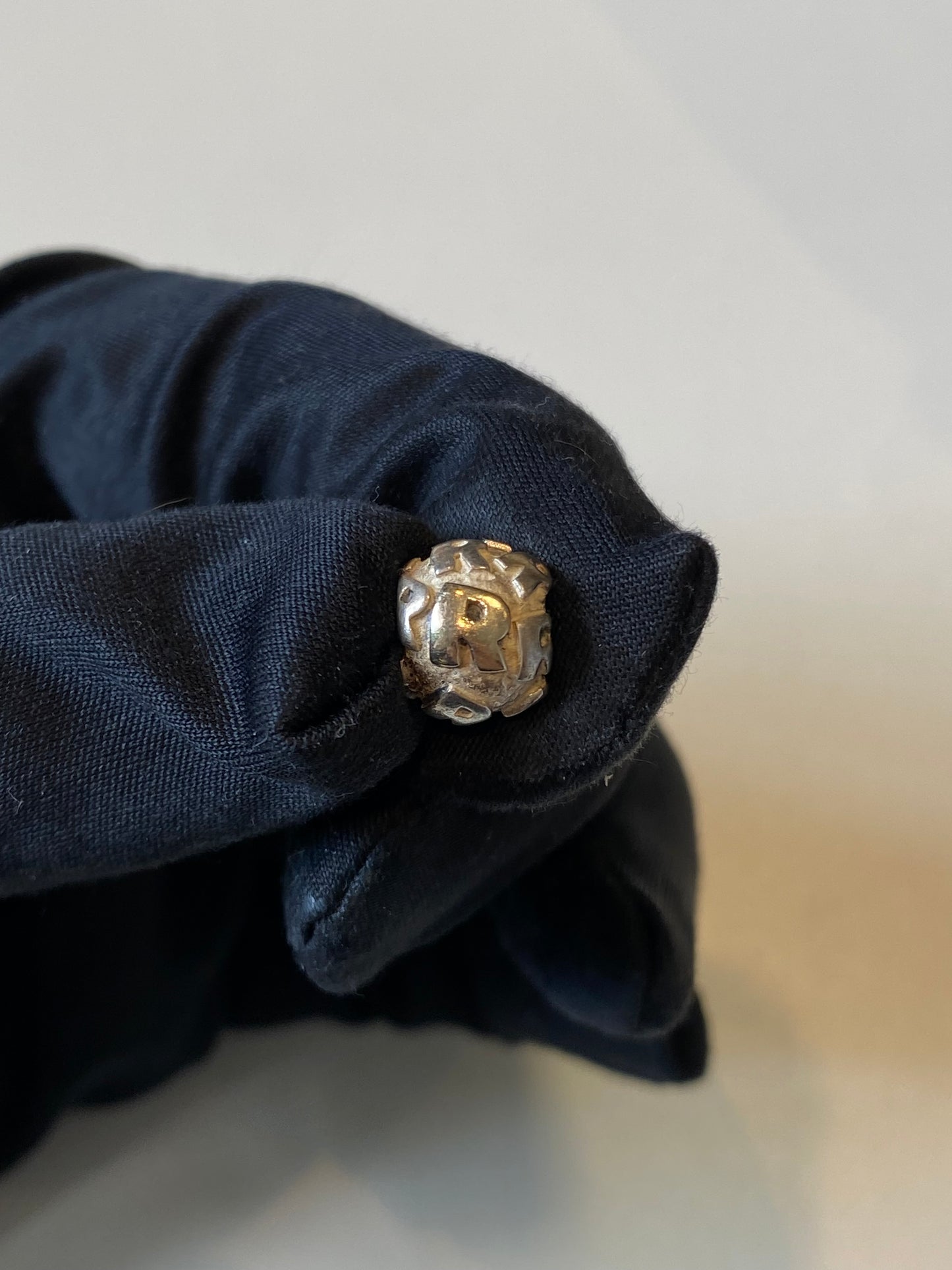 Charm Pandora Bicolor Letra R