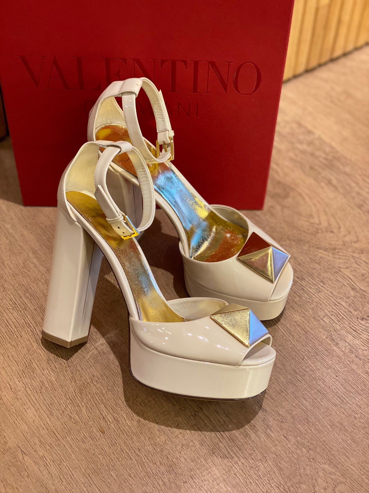 Sandalia Valentino Garavani One Stud (37)