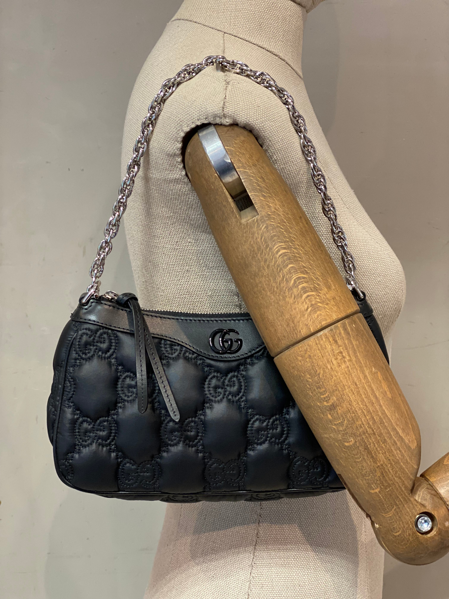 Bolso de Hombro Gucci GG Matelassé Negro de Cuero