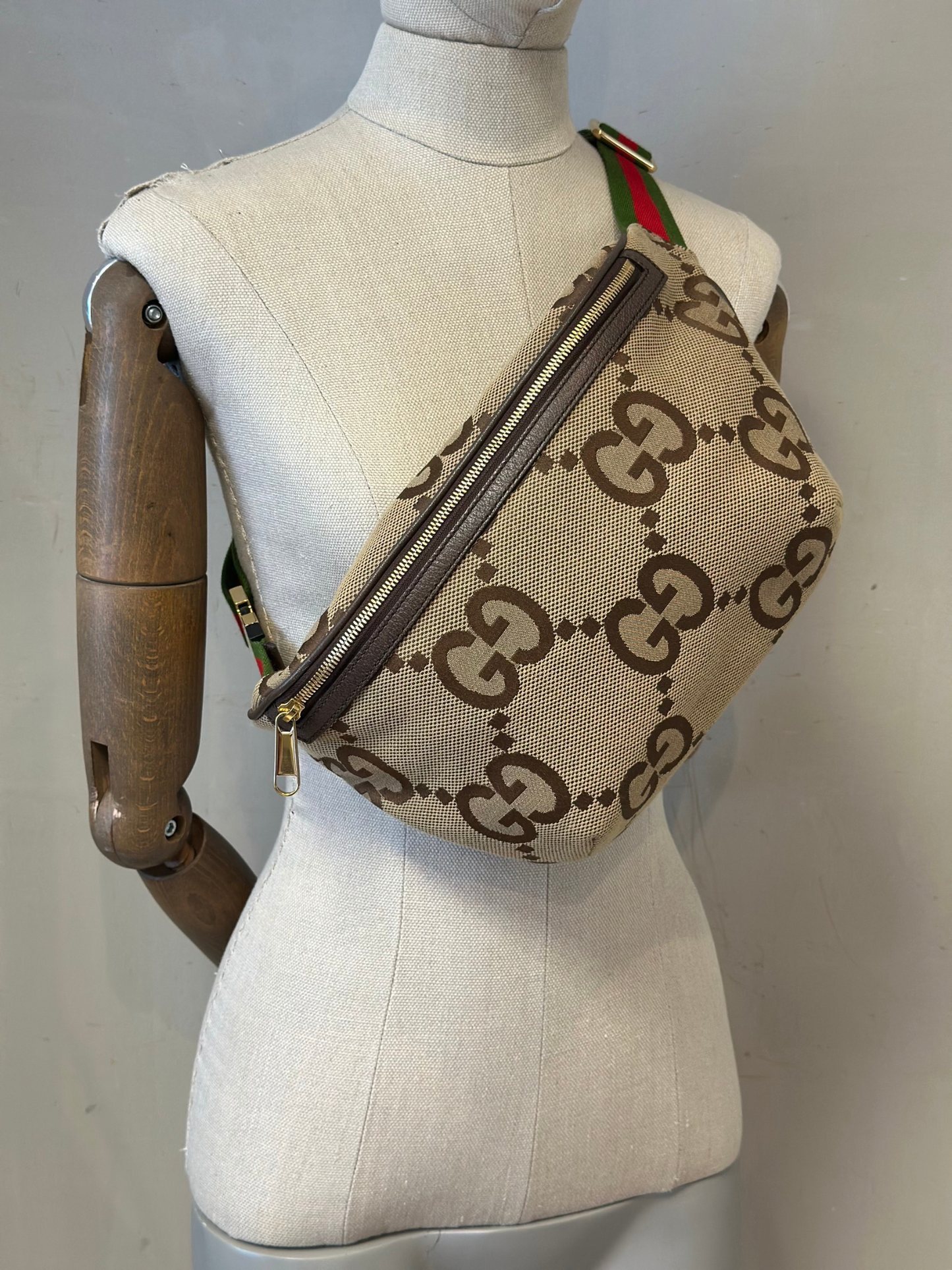 Riñonera Gucci Jumbo GG Canvas