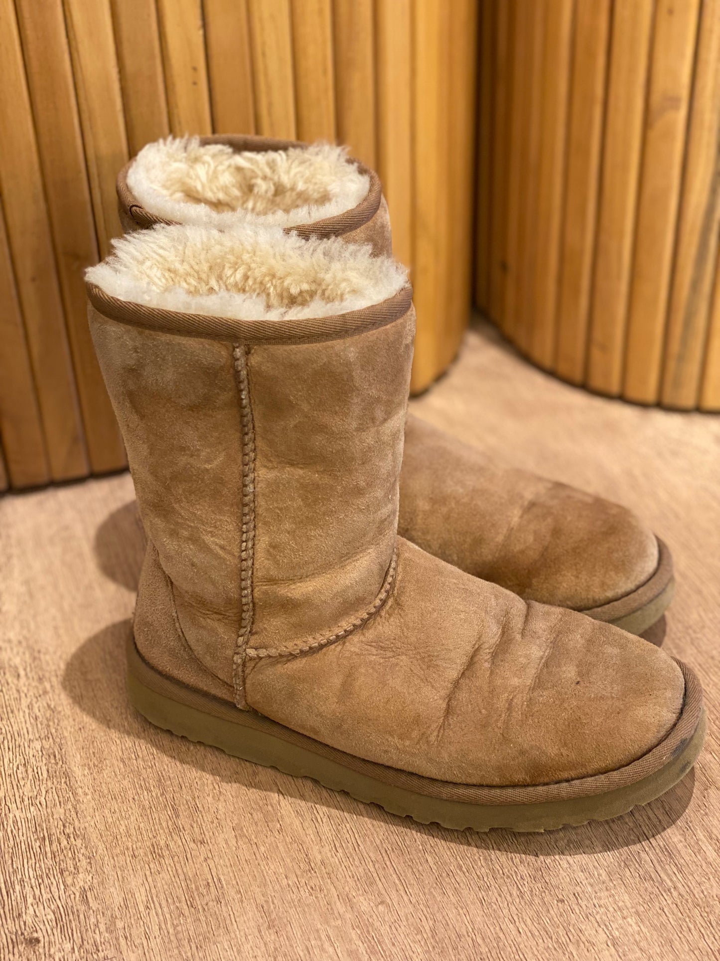 Botas UGG Clasicas Caño Medio (US 7)