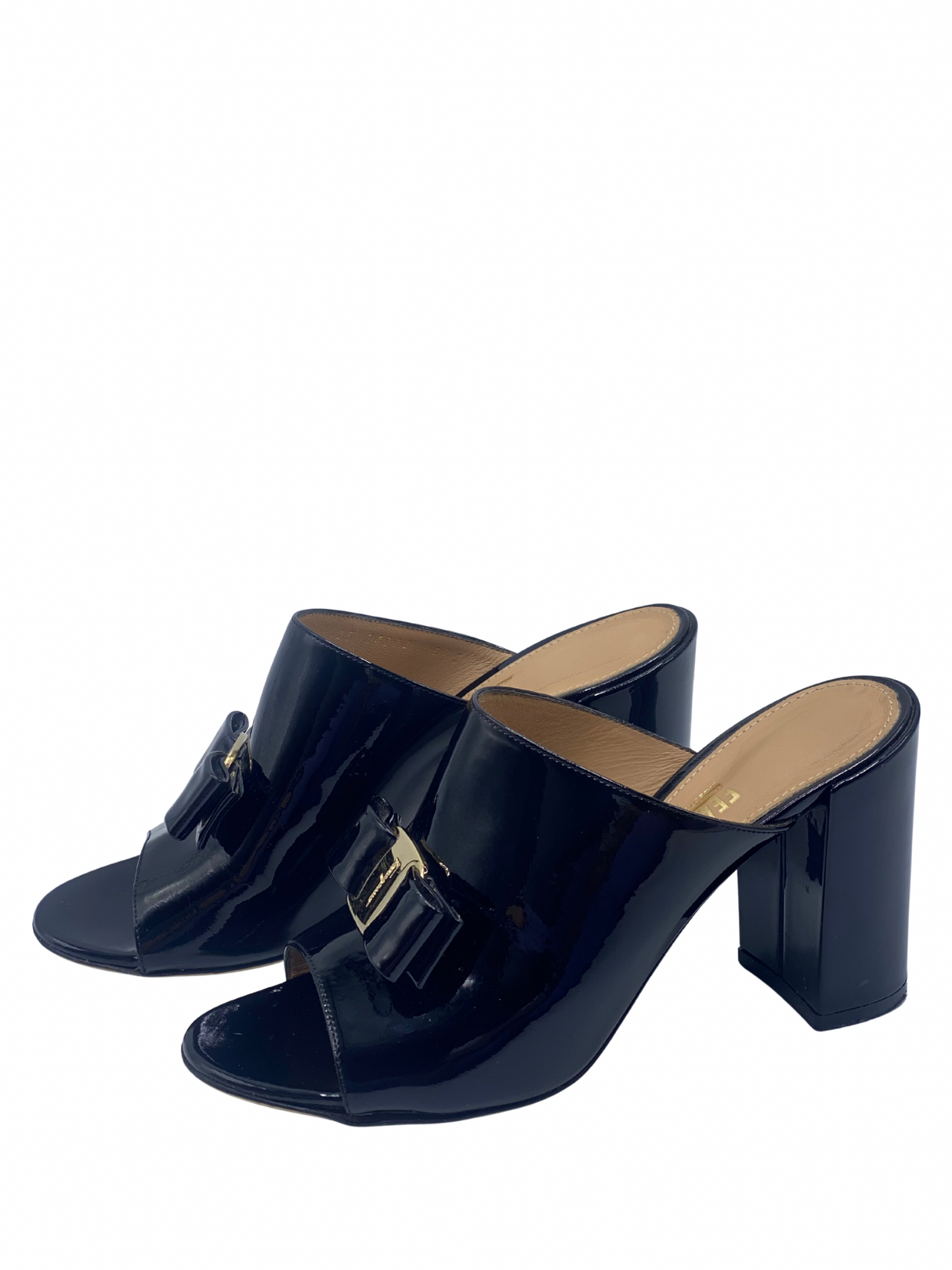 Mules Salvatore Ferragamo de Charol Negro con Lazo Gancini (36.5)