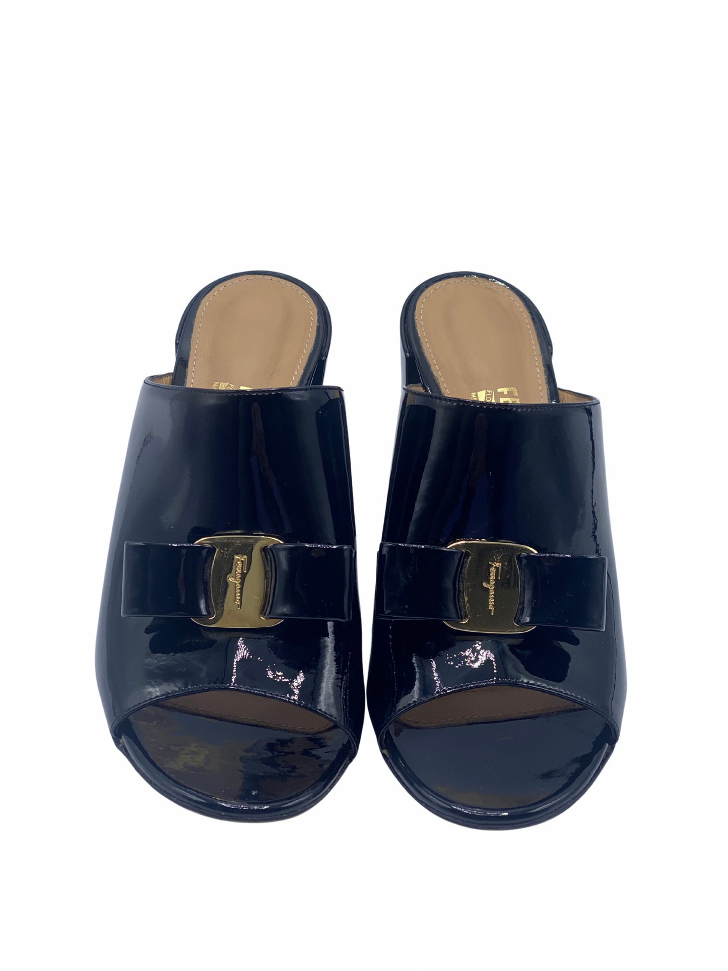 Mules Salvatore Ferragamo de Charol Negro con Lazo Gancini (36.5)