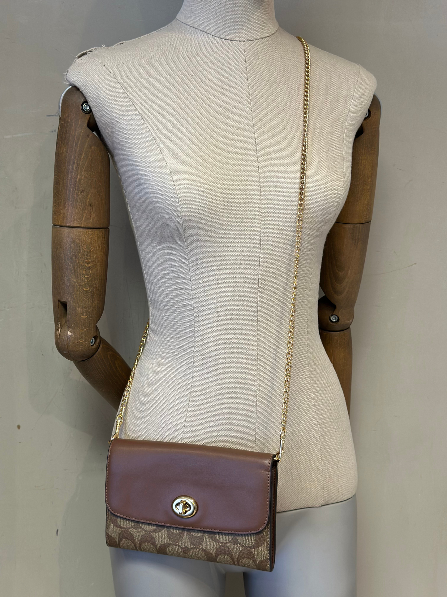 Bandolera con Cadena Coach