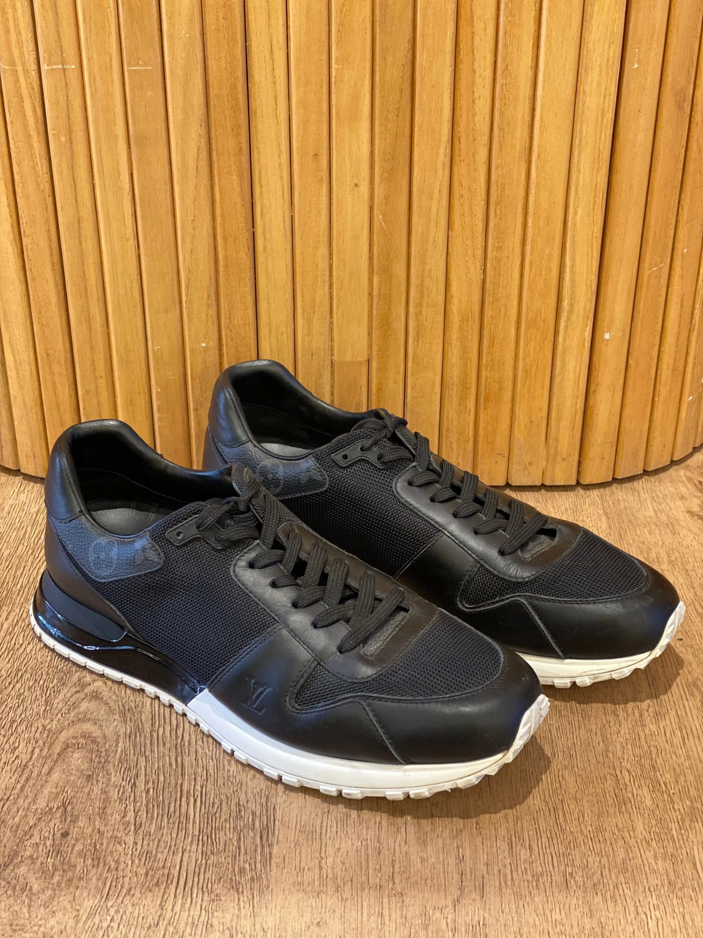 Champion Louis Vuitton Run Away Negro (7.5 MASC)