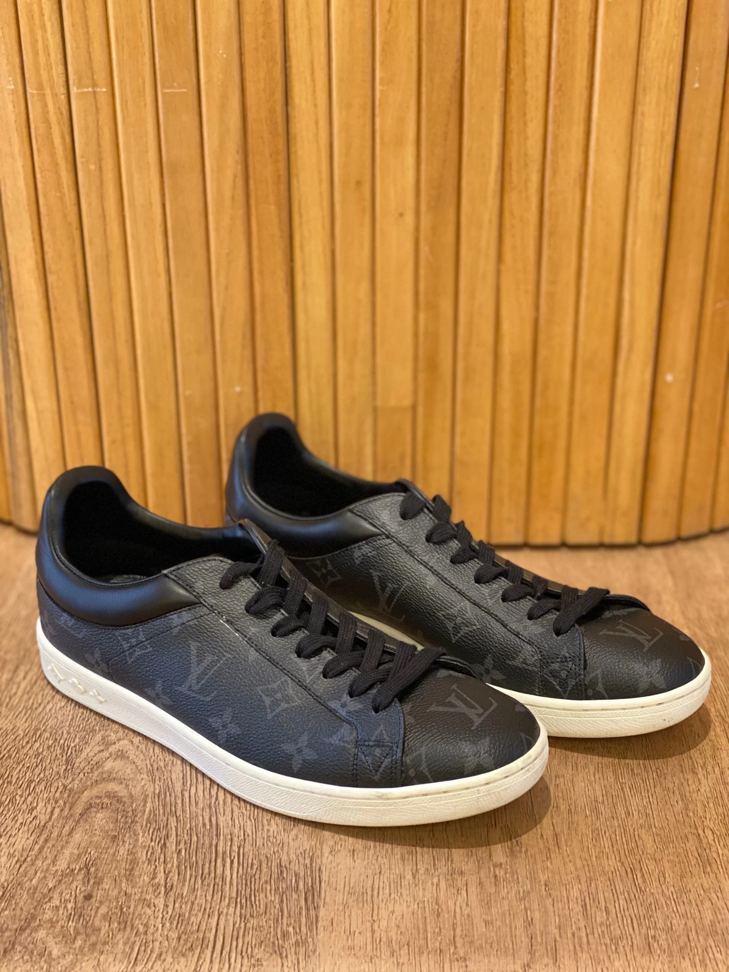 Champion Louis Vuitton Luxembourg Monogram Negro (7 MASC)