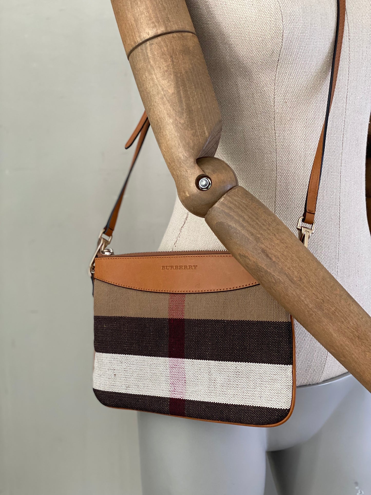 Bandolera Burberry Monogram Canvas