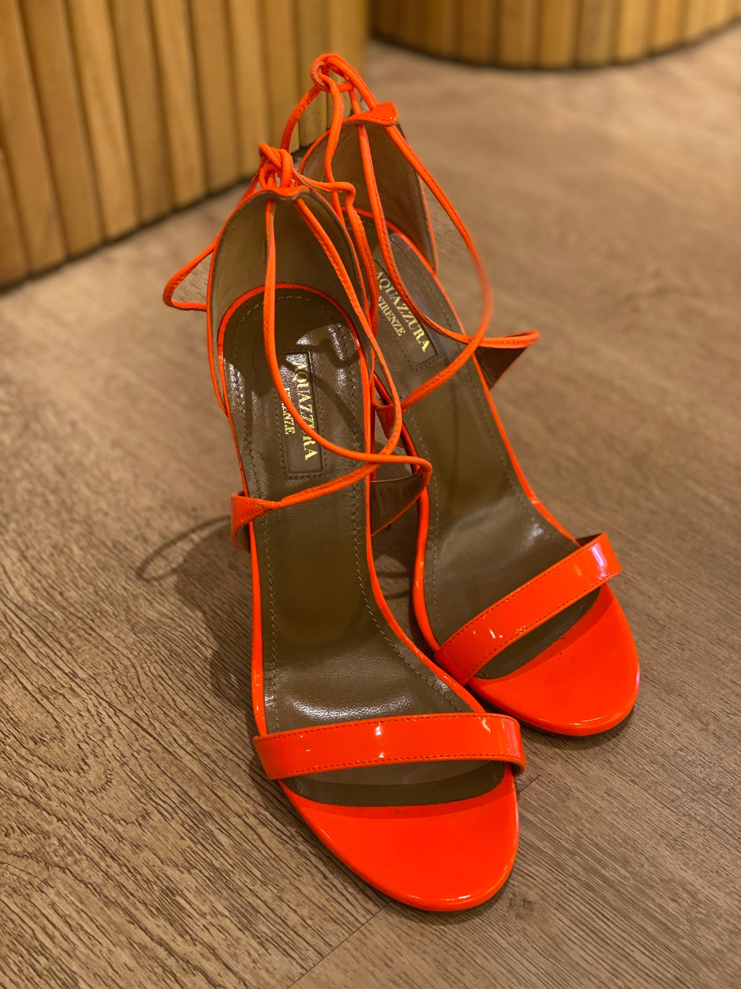 Sandalia Aquazzura Linda Neón (37)