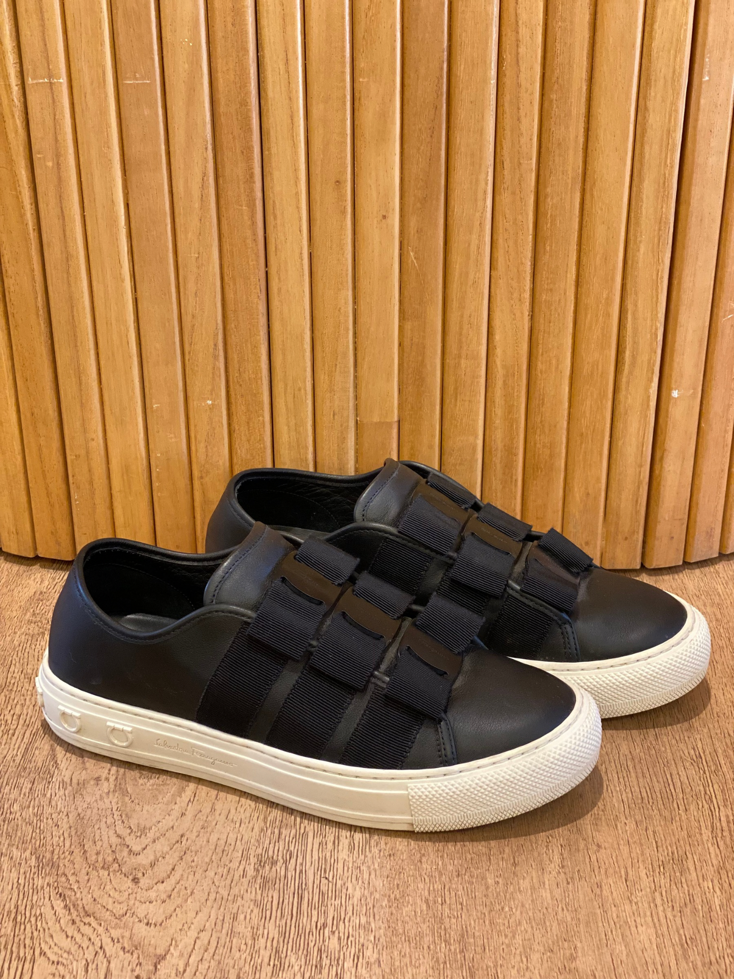 Champion Salvatore Ferragamo Vara Bow (7.5)