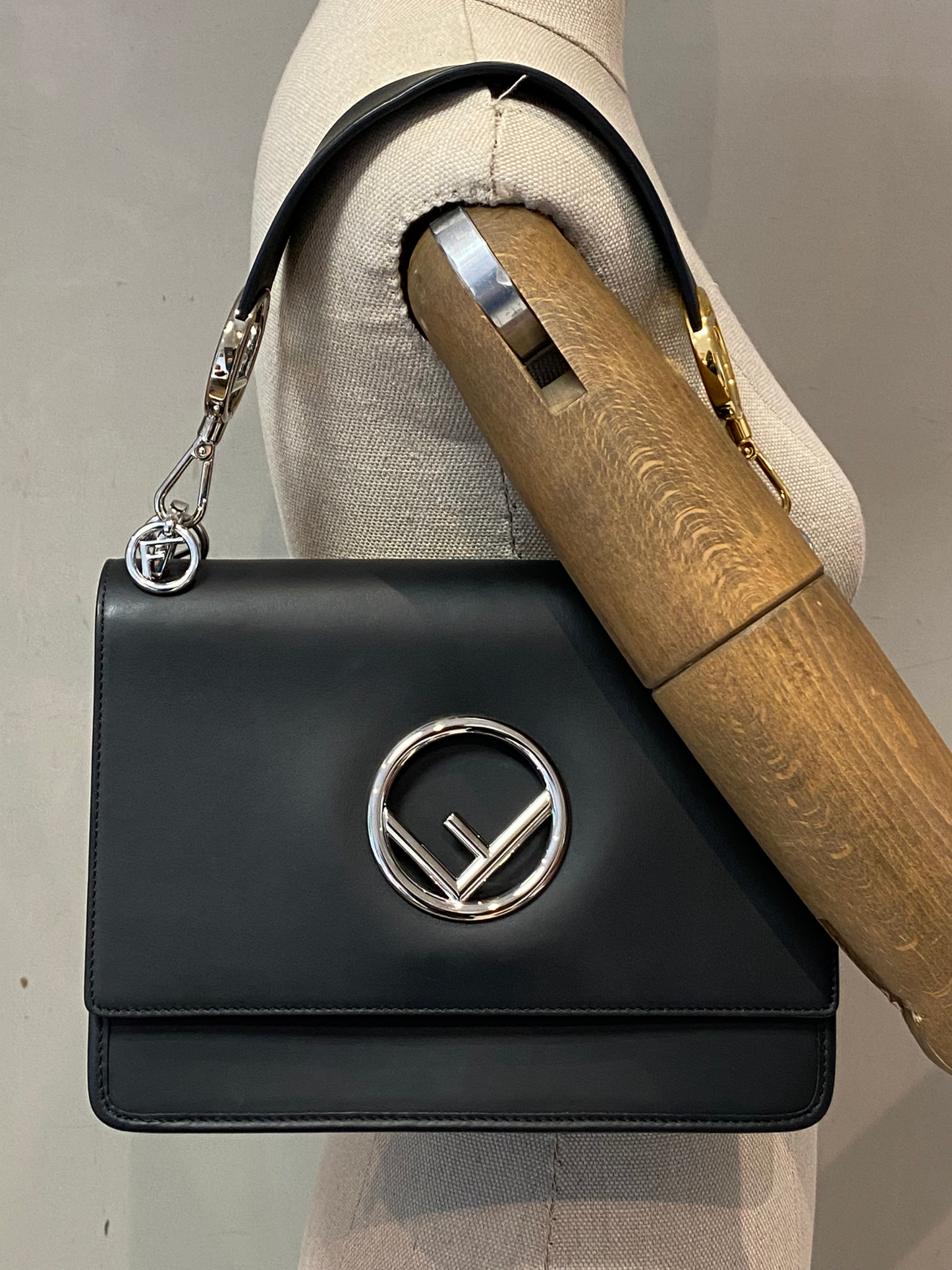 Bolso Negro Fendi Kan I