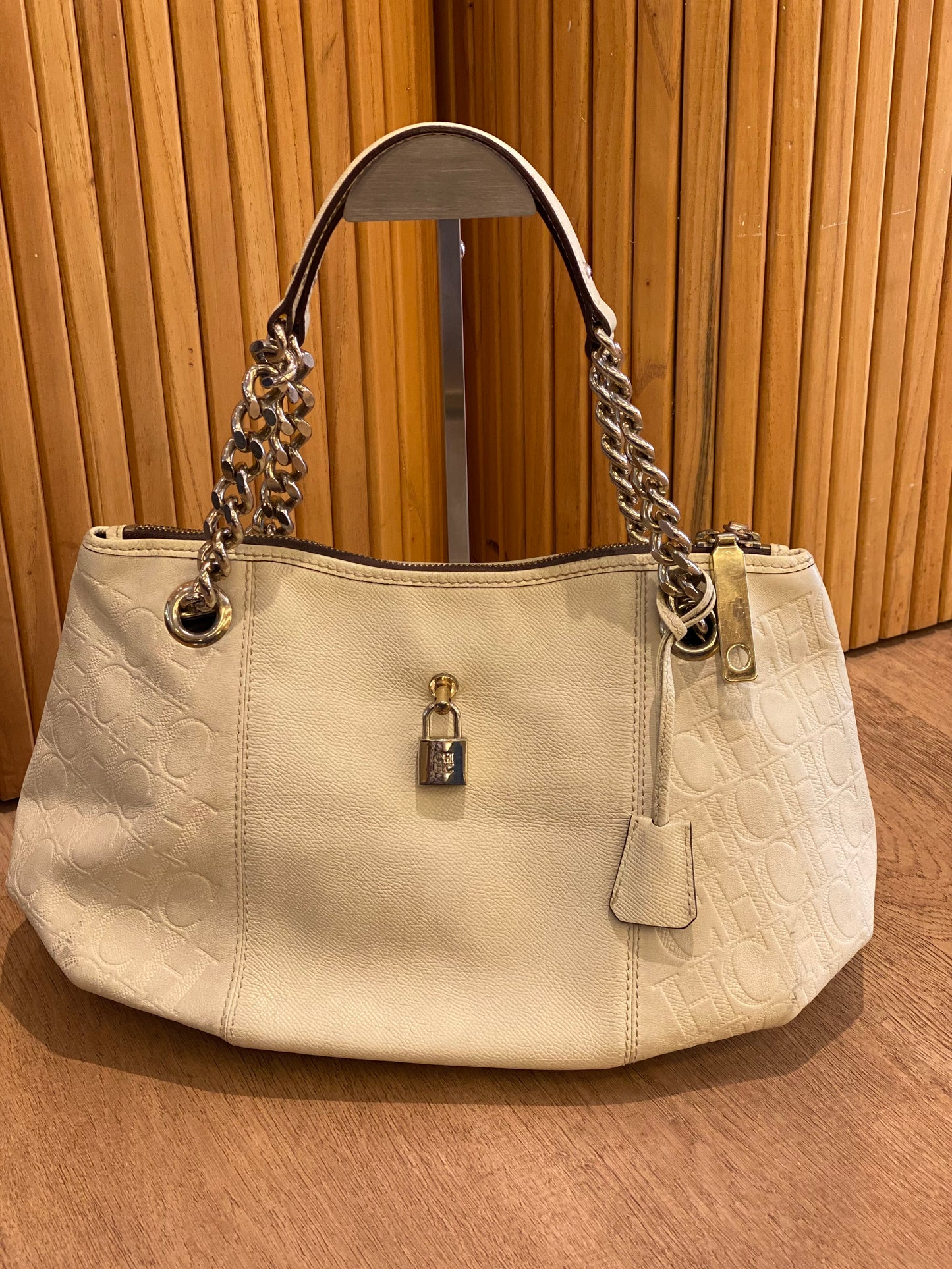 Cartera Carolina Herrera Shopper Locked Monogram