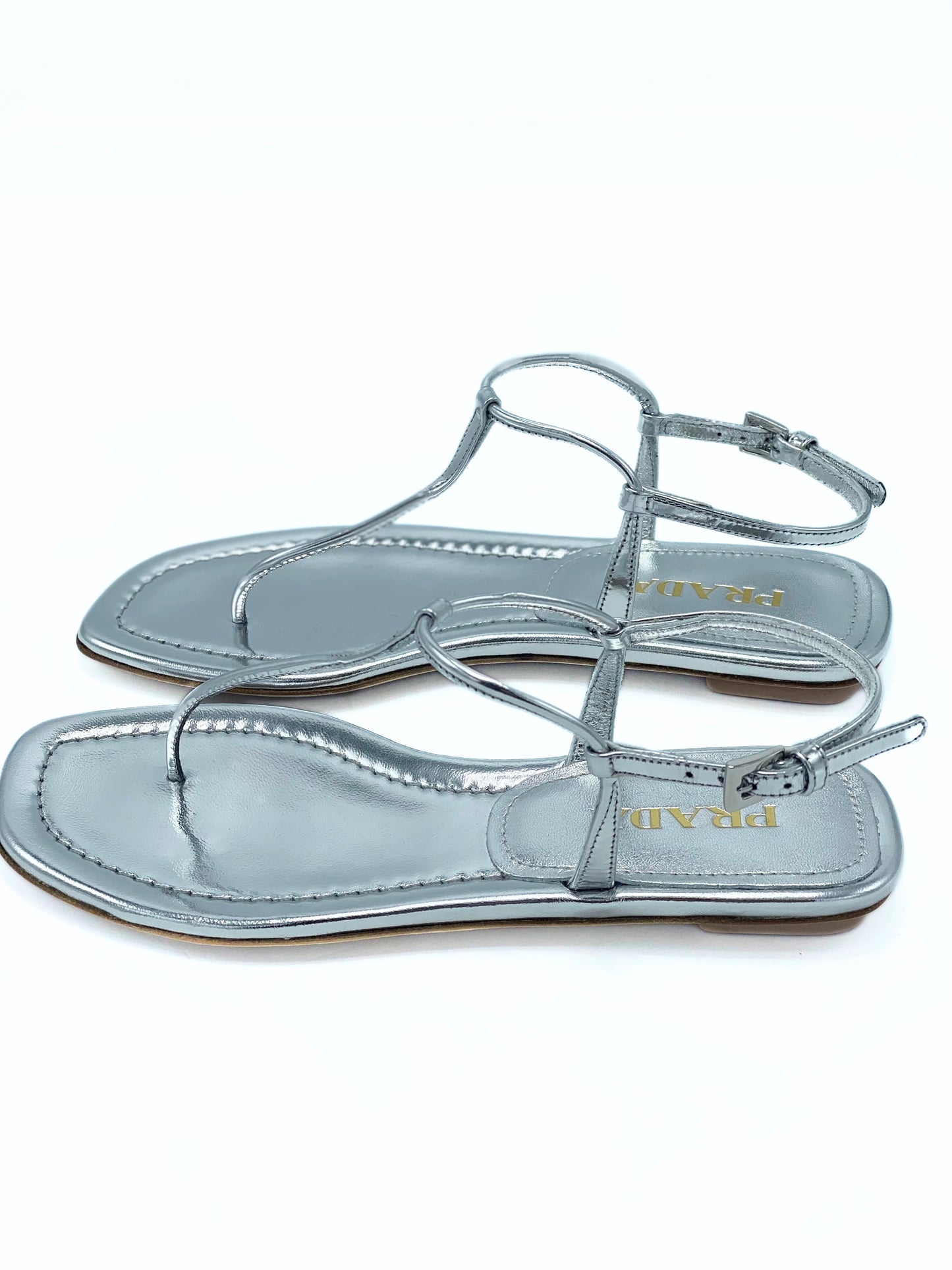 Sandalia Prada Laminated Thong Sandals (EU35)