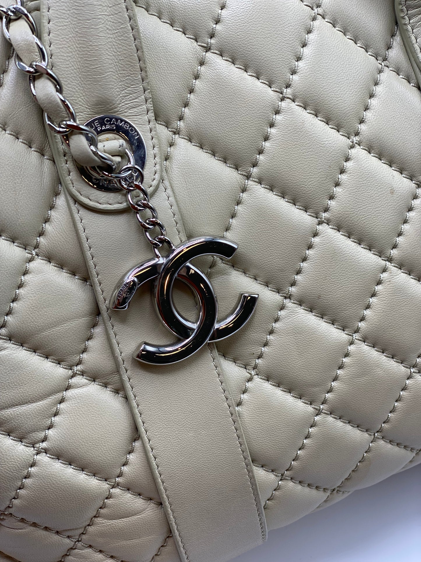 Cartera Chanel Easy Shopping Lambskin Leather