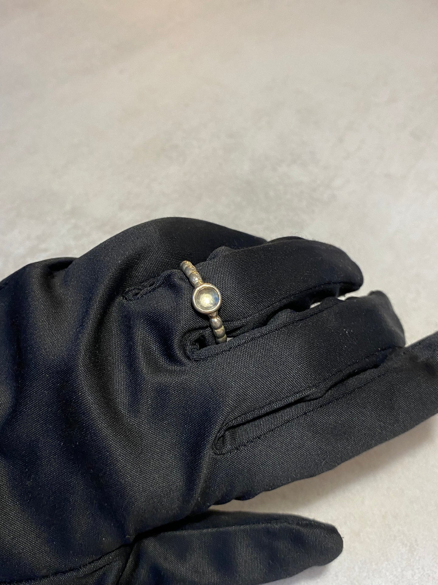 Anillo Pandora de Plata con Piedra Transparente