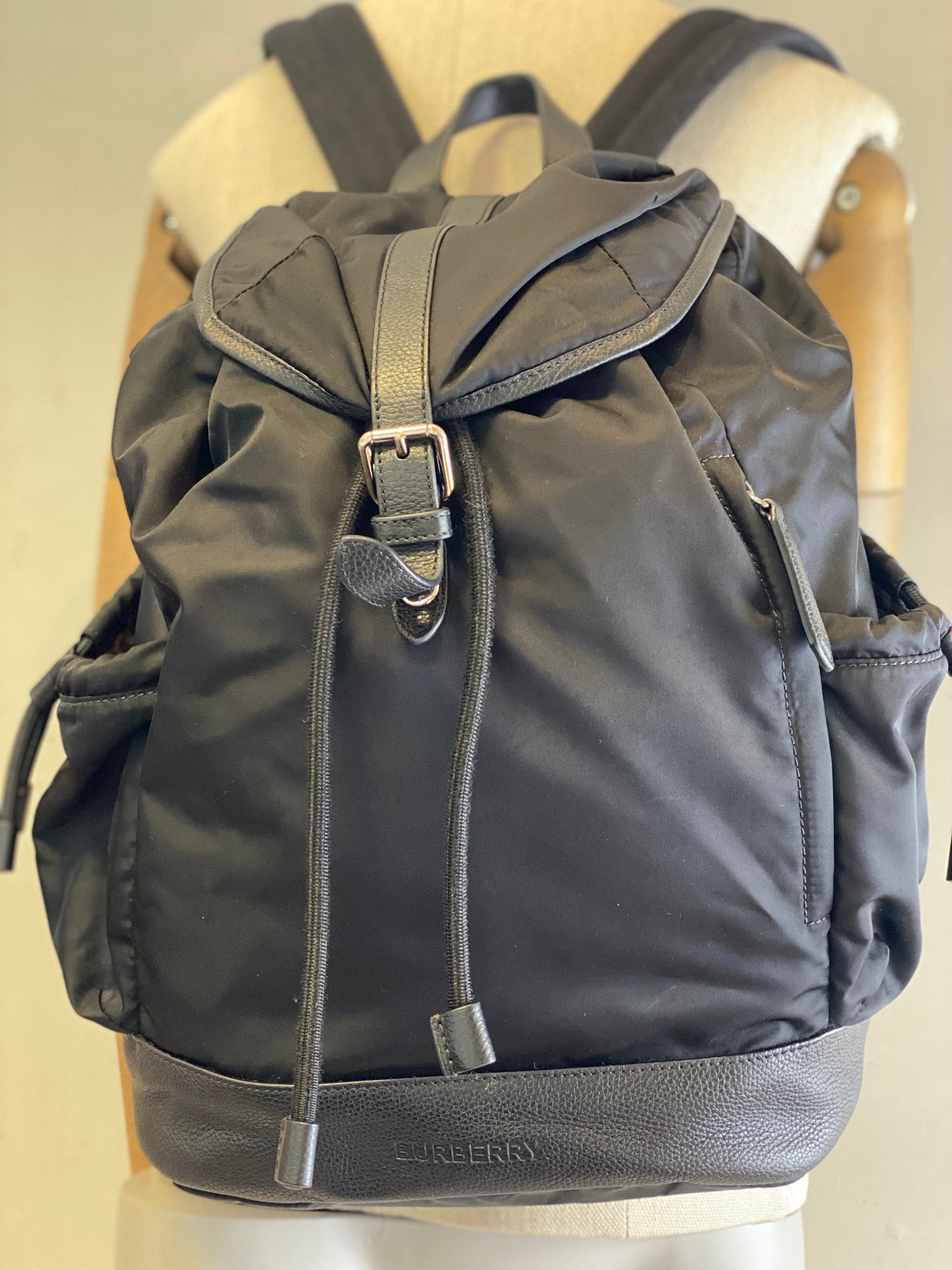 Mochila Pañalera con Cambiador Burberry Kids