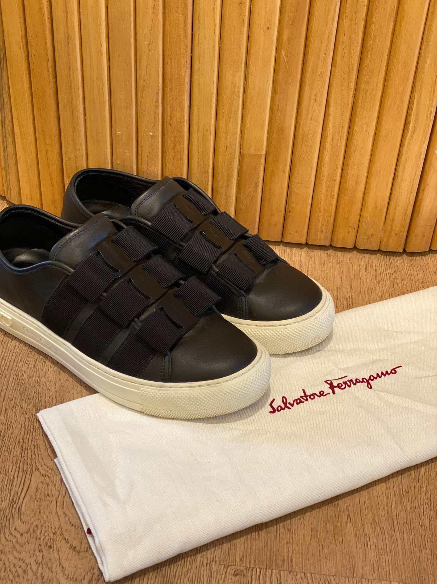 Champion Salvatore Ferragamo Vara Bow (7.5)