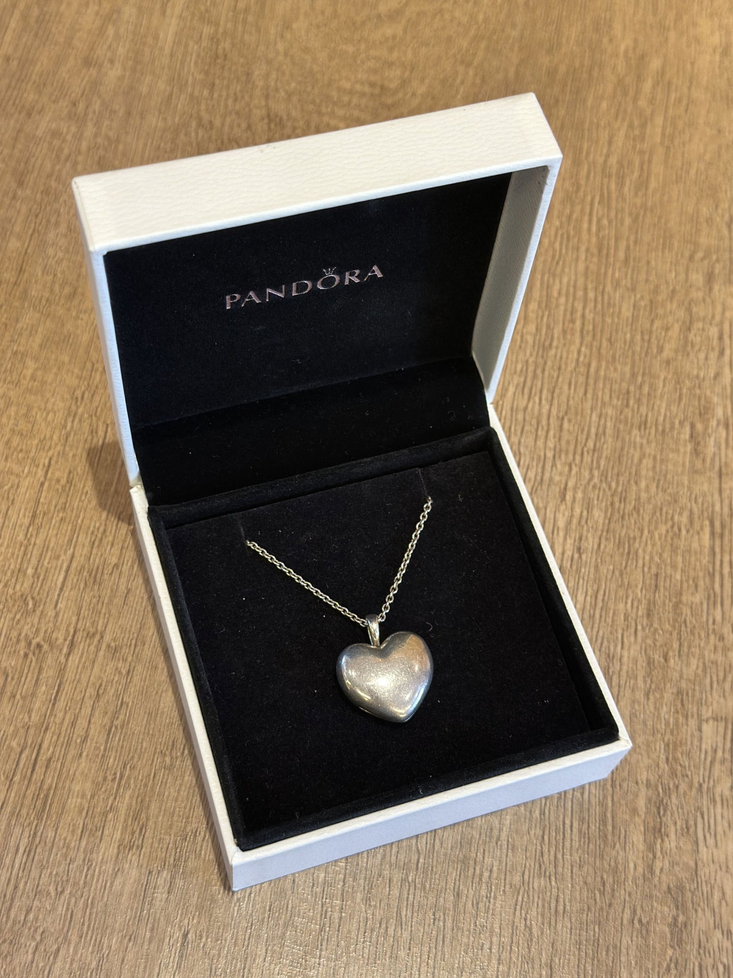 Collar Pandora con Dije Relicario Heart Locket