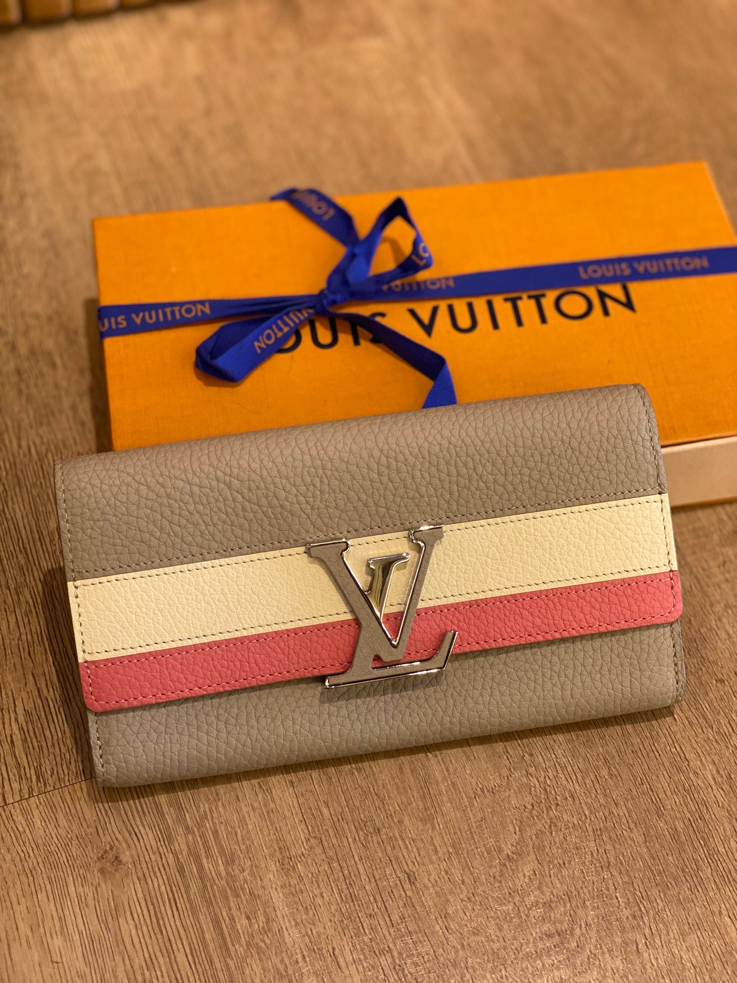 Billetera Louis Vuitton Capucines Tricolor
