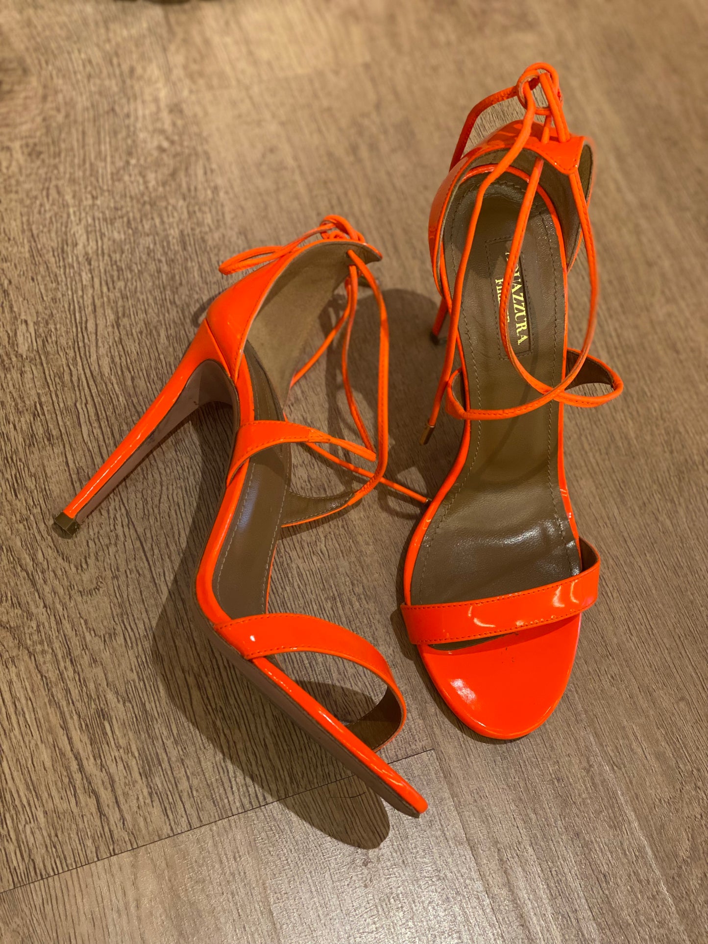 Sandalia Aquazzura Linda Neón (37)