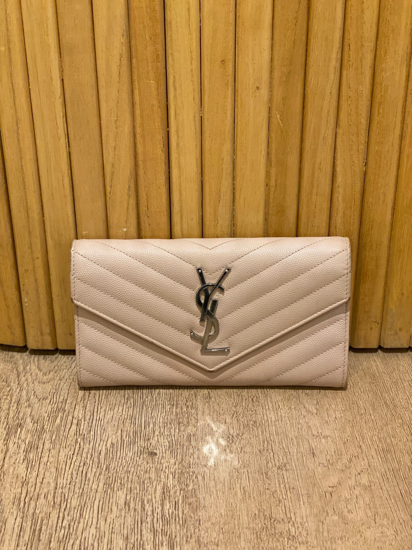Billetera Rosada YSL Con Detalles