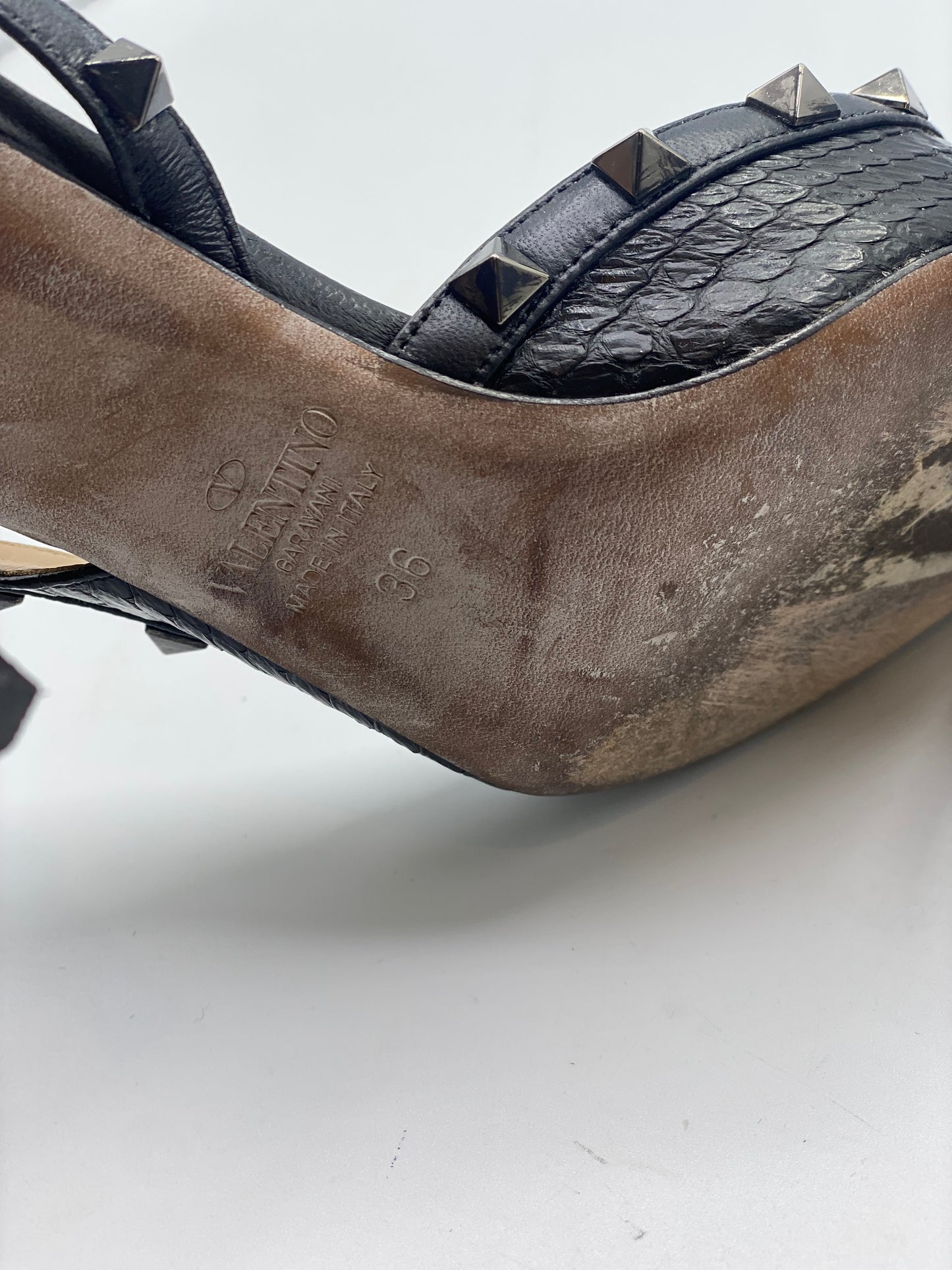 Sandalia Valentino Garavani Rockstud Slingback (36)