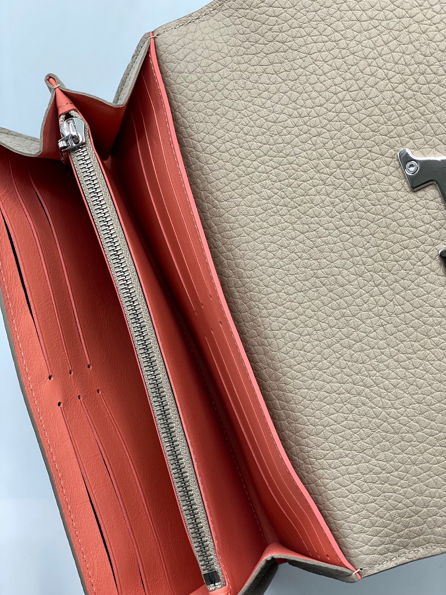 Billetera Louis Vuitton Capucines Tricolor