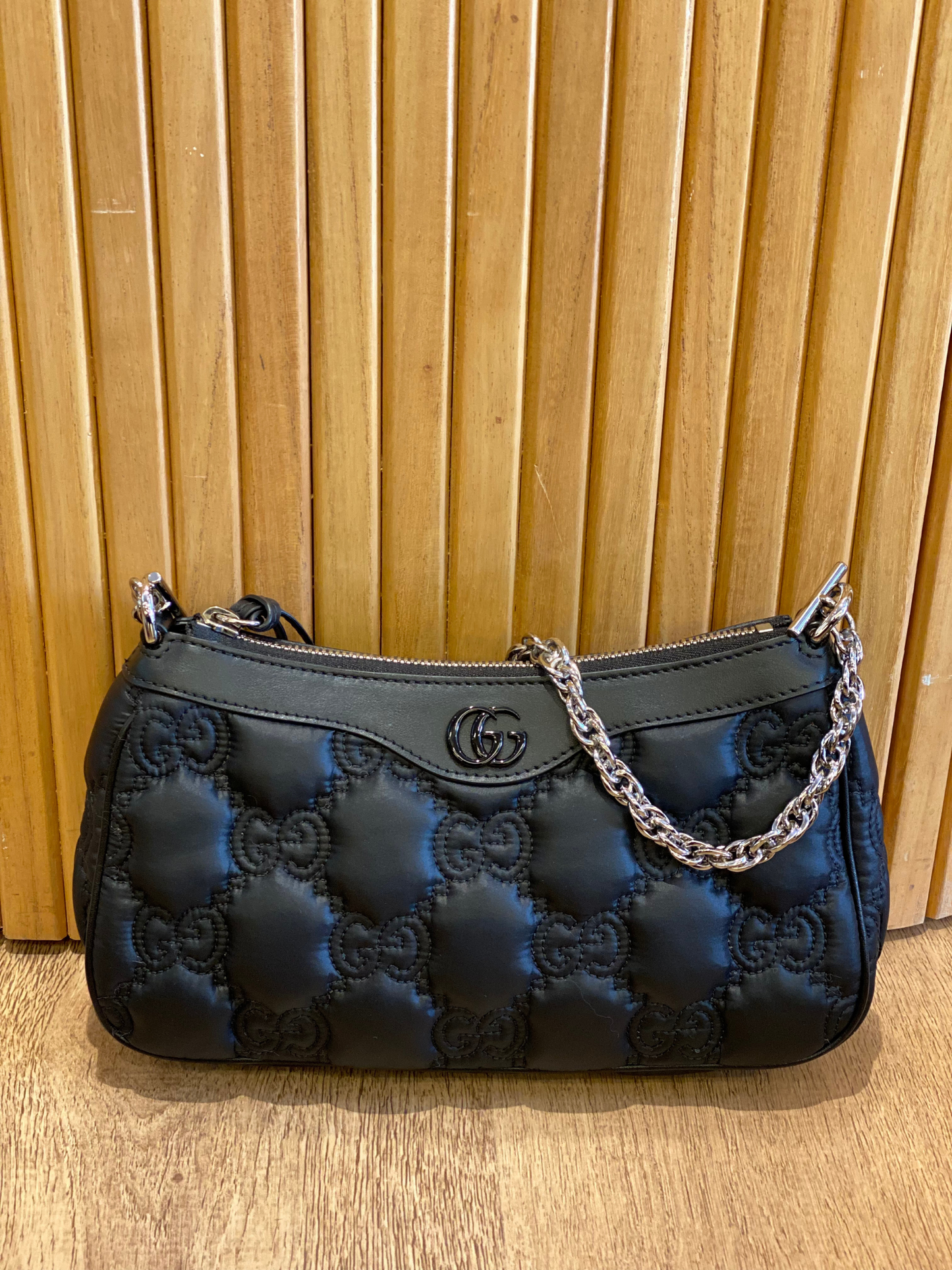 Bolso de Hombro Gucci GG Matelassé Negro de Cuero