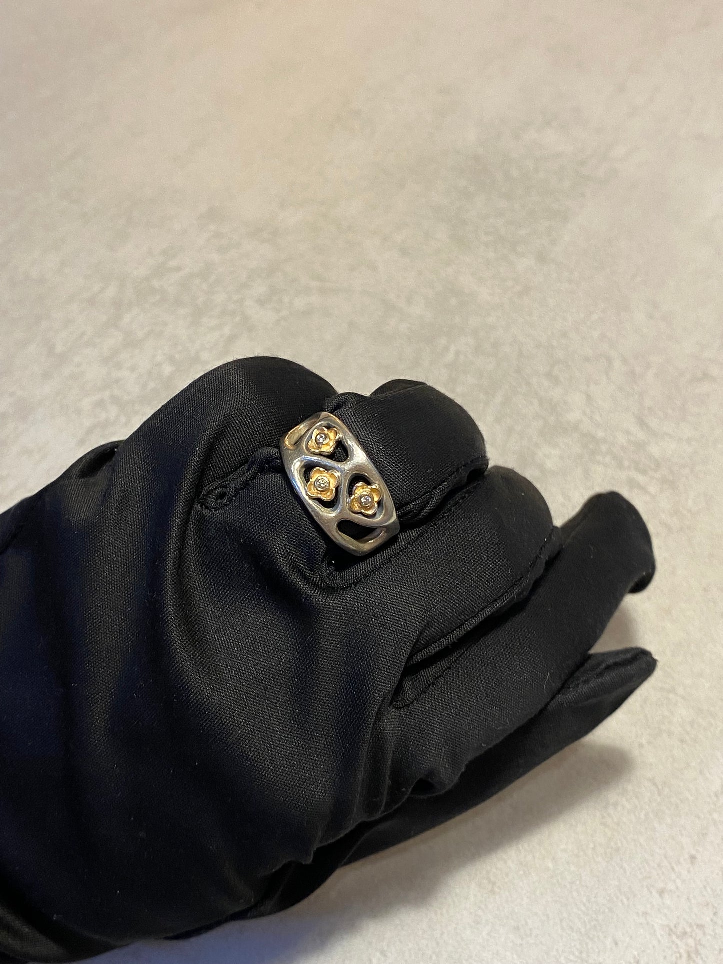 Anillo Pandora Bicolor con Tres Flores