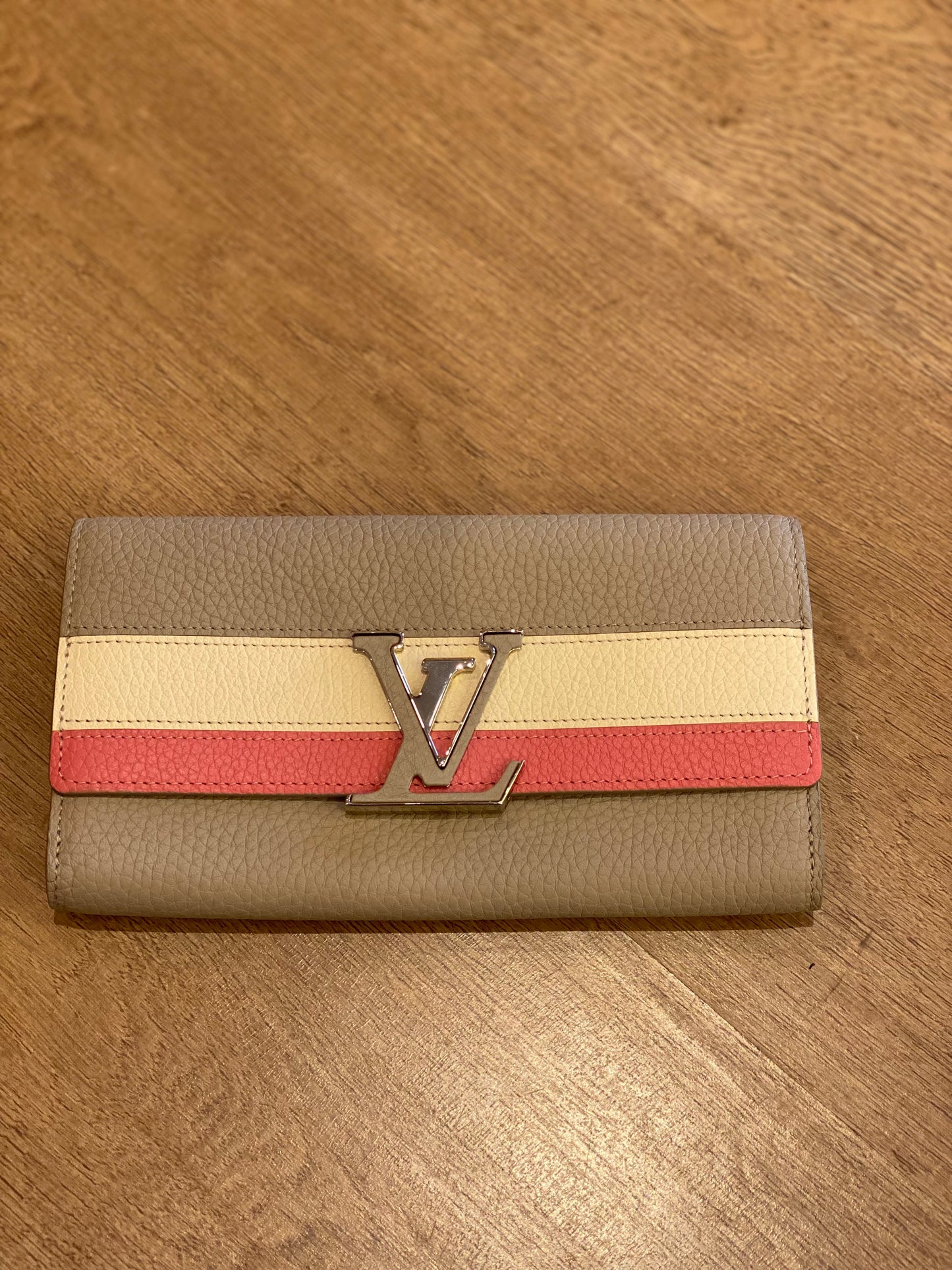 Billetera Louis Vuitton Capucines Tricolor