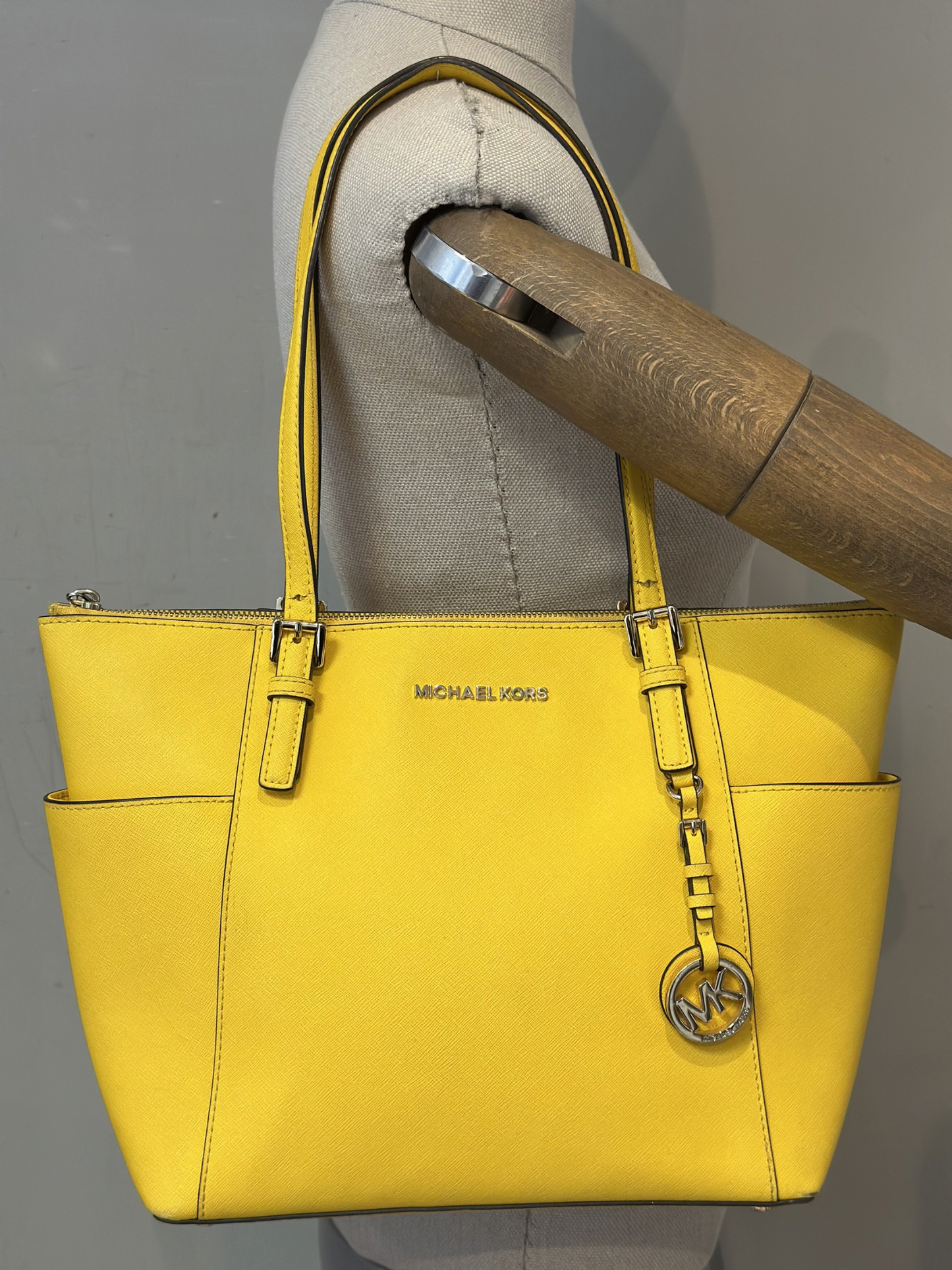 Cartera Mediana Amarilla Michael Kors