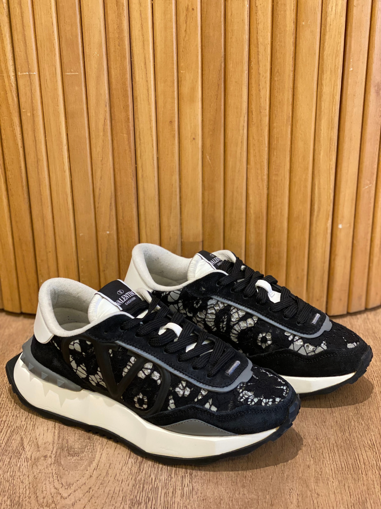 Champion Valentino Garavani Lacerunner Low-Top (36)