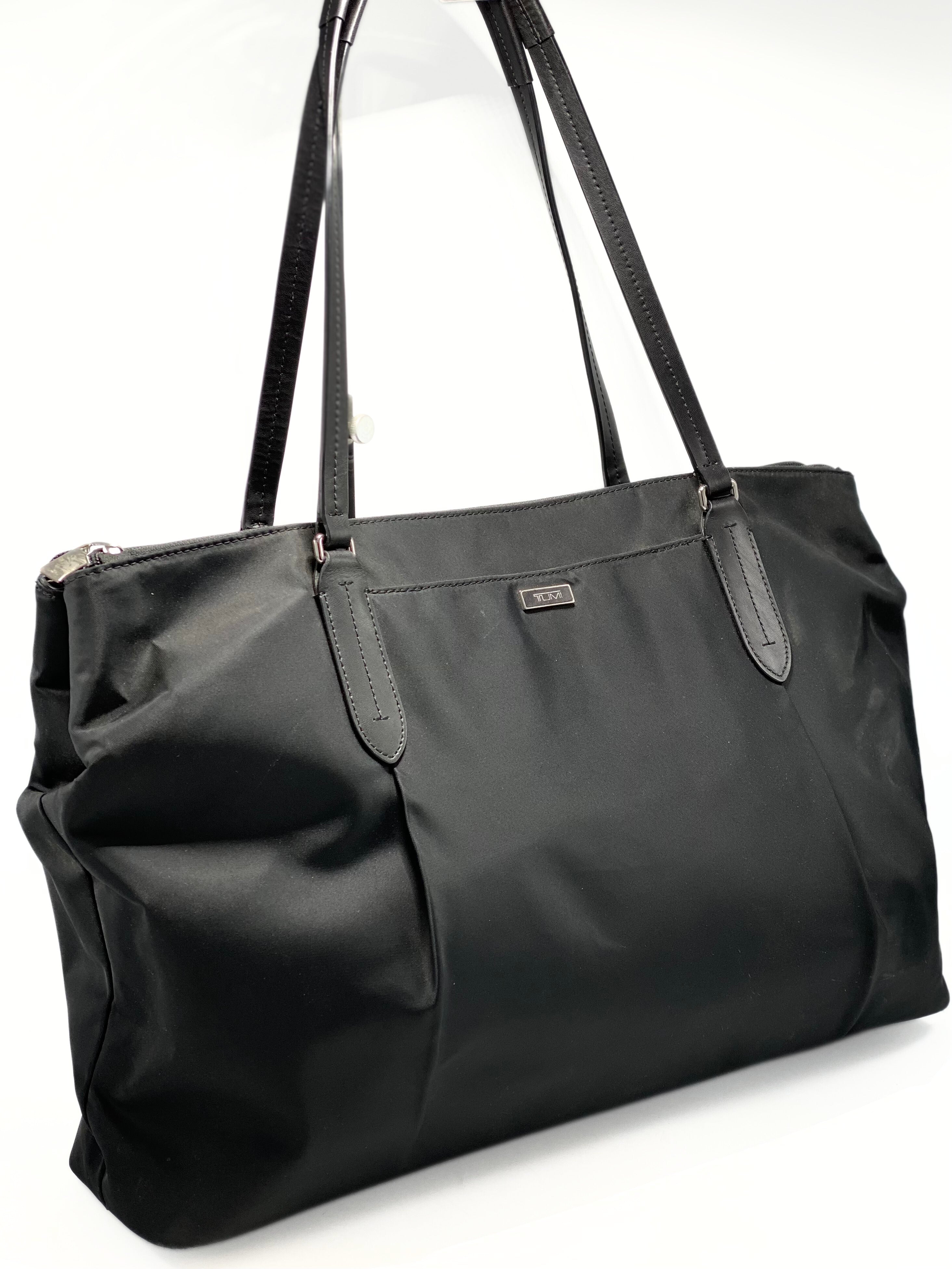 Cartera Tumi Leather Trim Nylon Bag