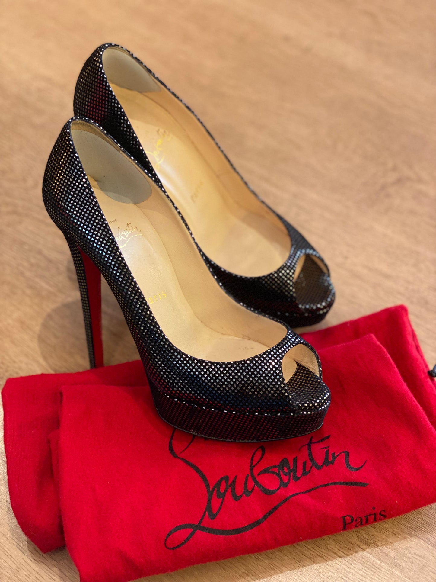 Sandalia Christian Louboutin Banana Peep Toe (37.5)