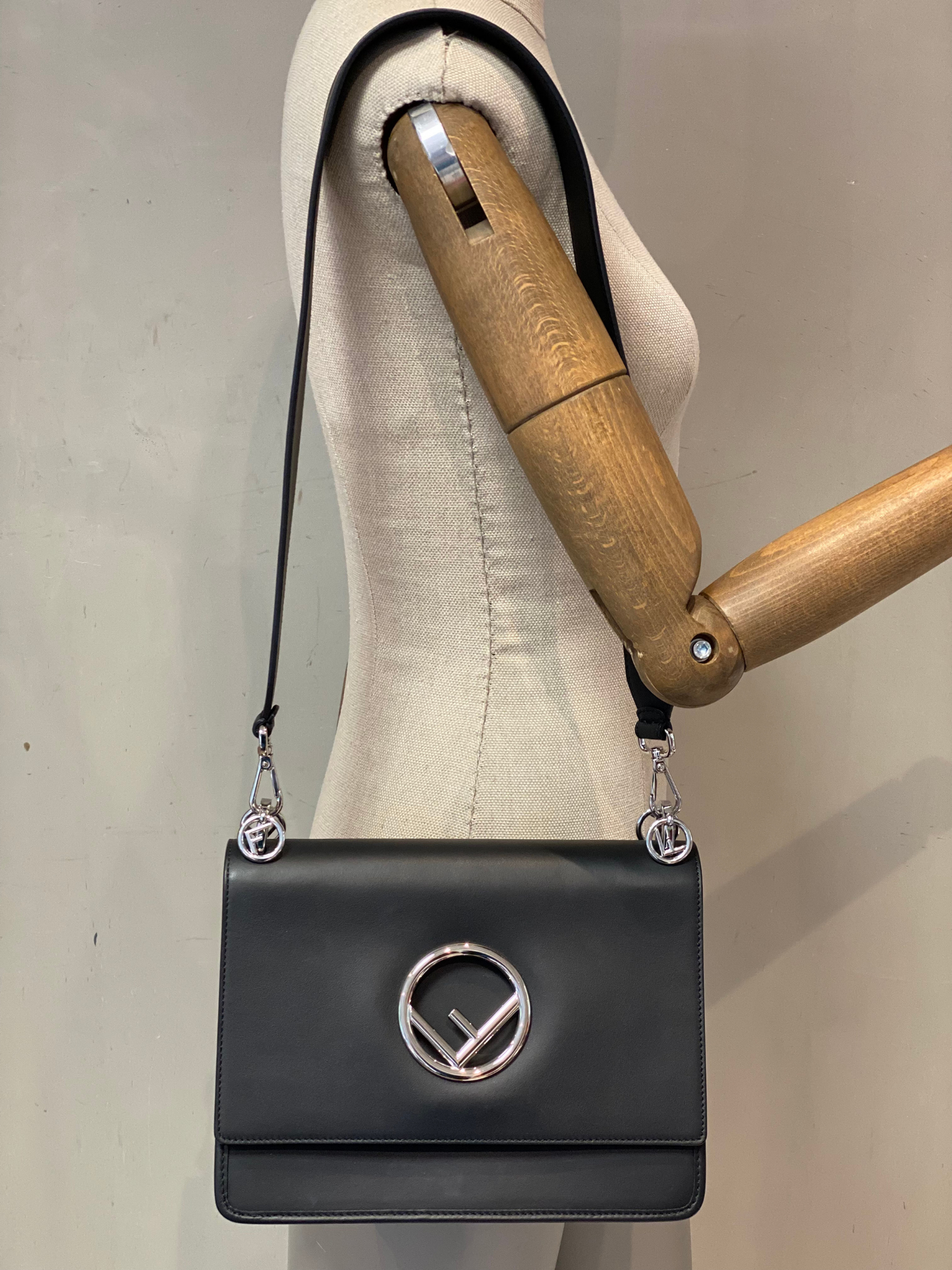 Bolso Negro Fendi Kan I
