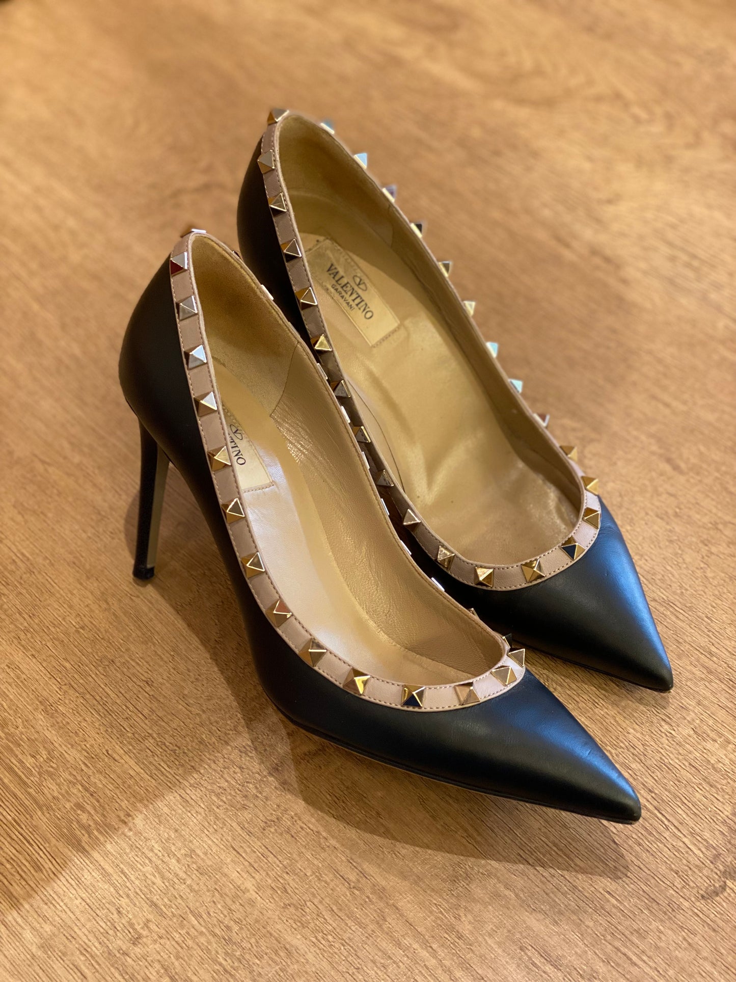 Pump Valentino Garavani Negro (Eu 40)