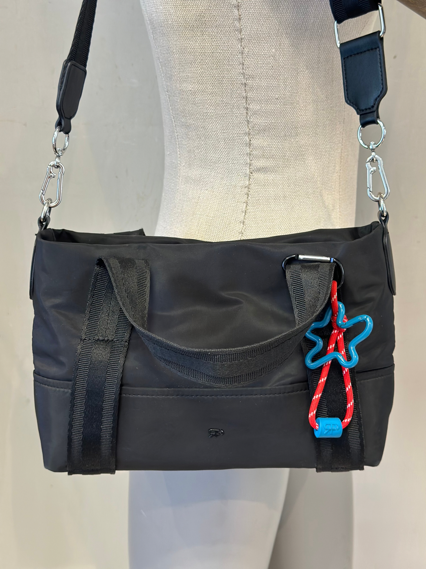 Bolso Negro de Nylon Parfois