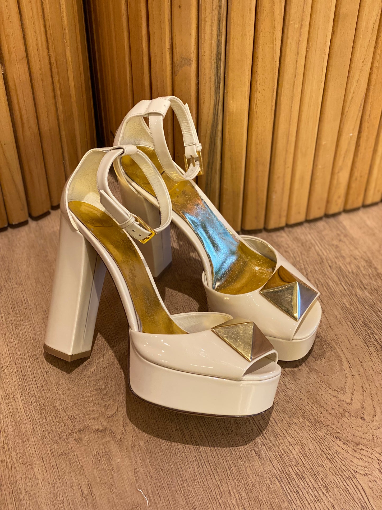 Sandalia Valentino Garavani One Stud (37)