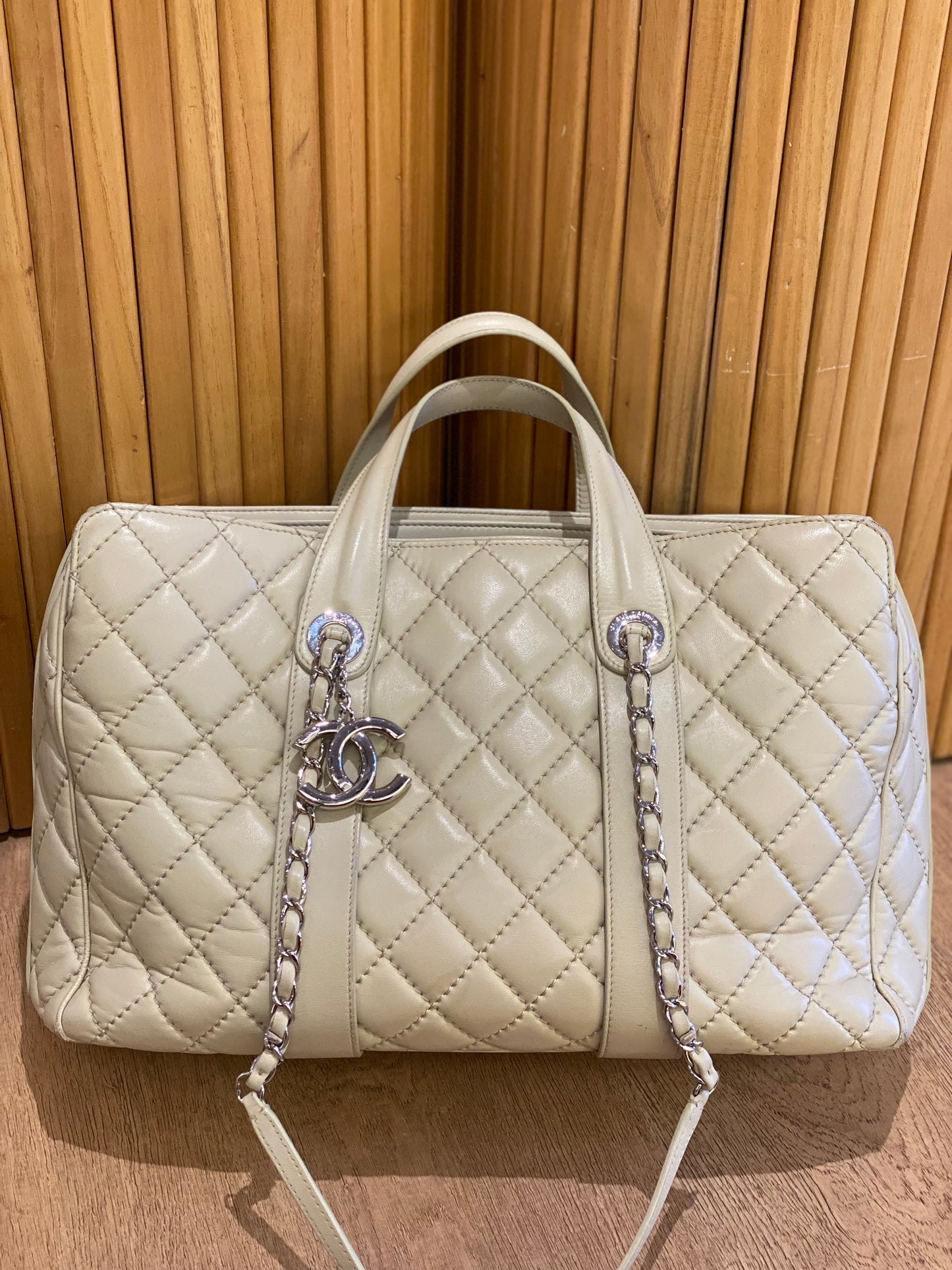 Cartera Chanel Easy Shopping Lambskin Leather