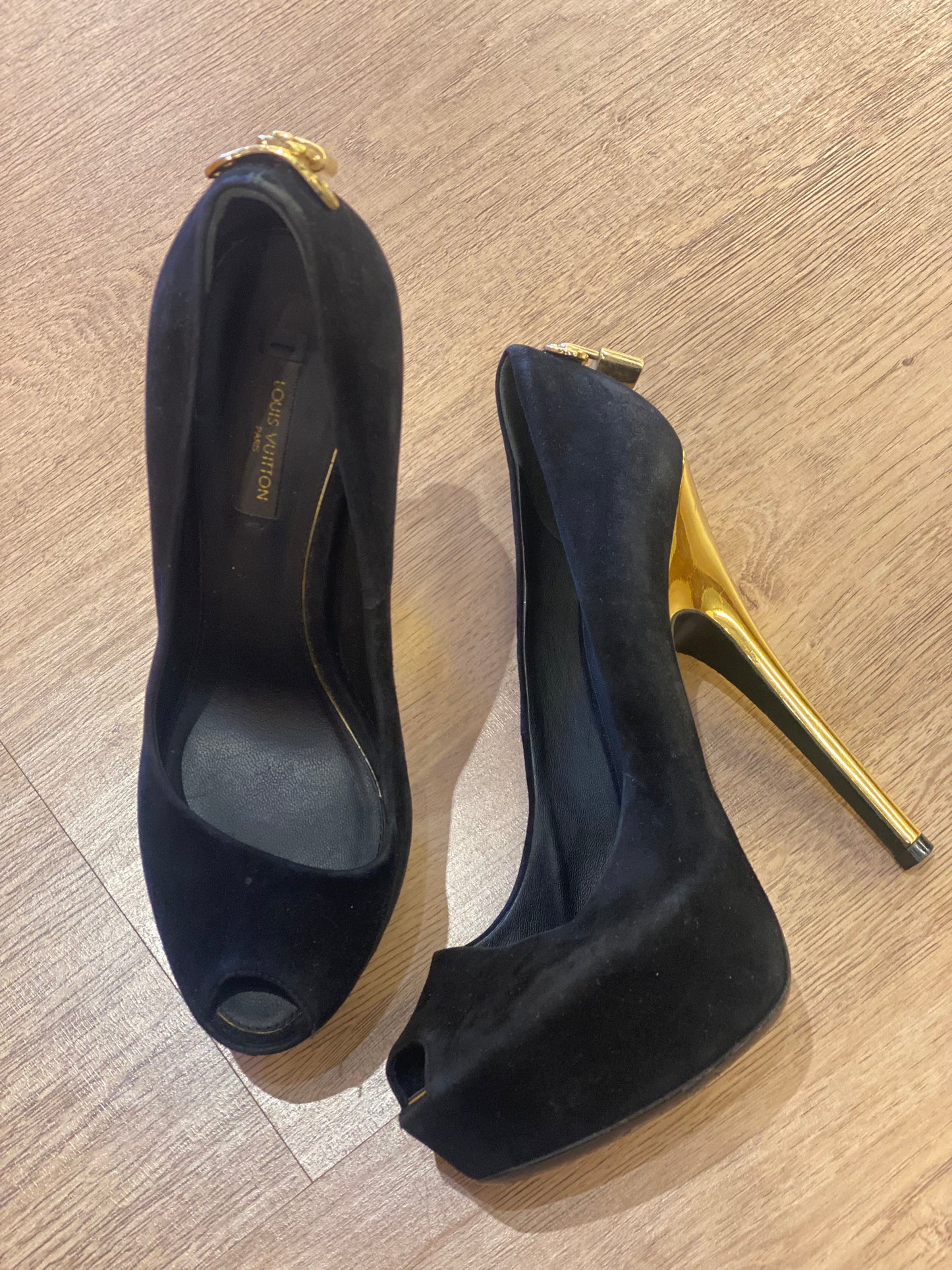 Heels Louis Vuitton Suede (37)