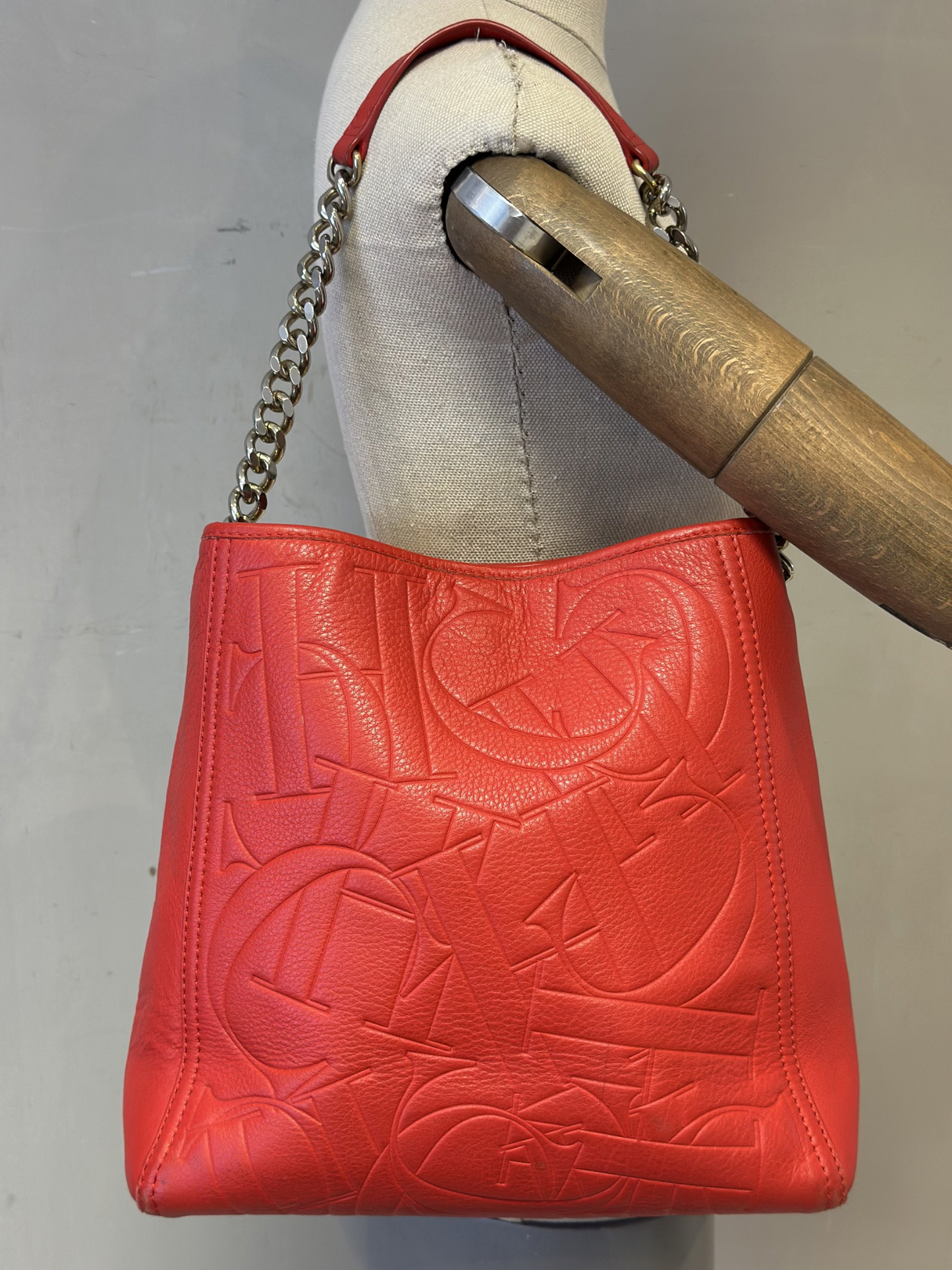 Bolso Rojo Carolina Herrera Monogram