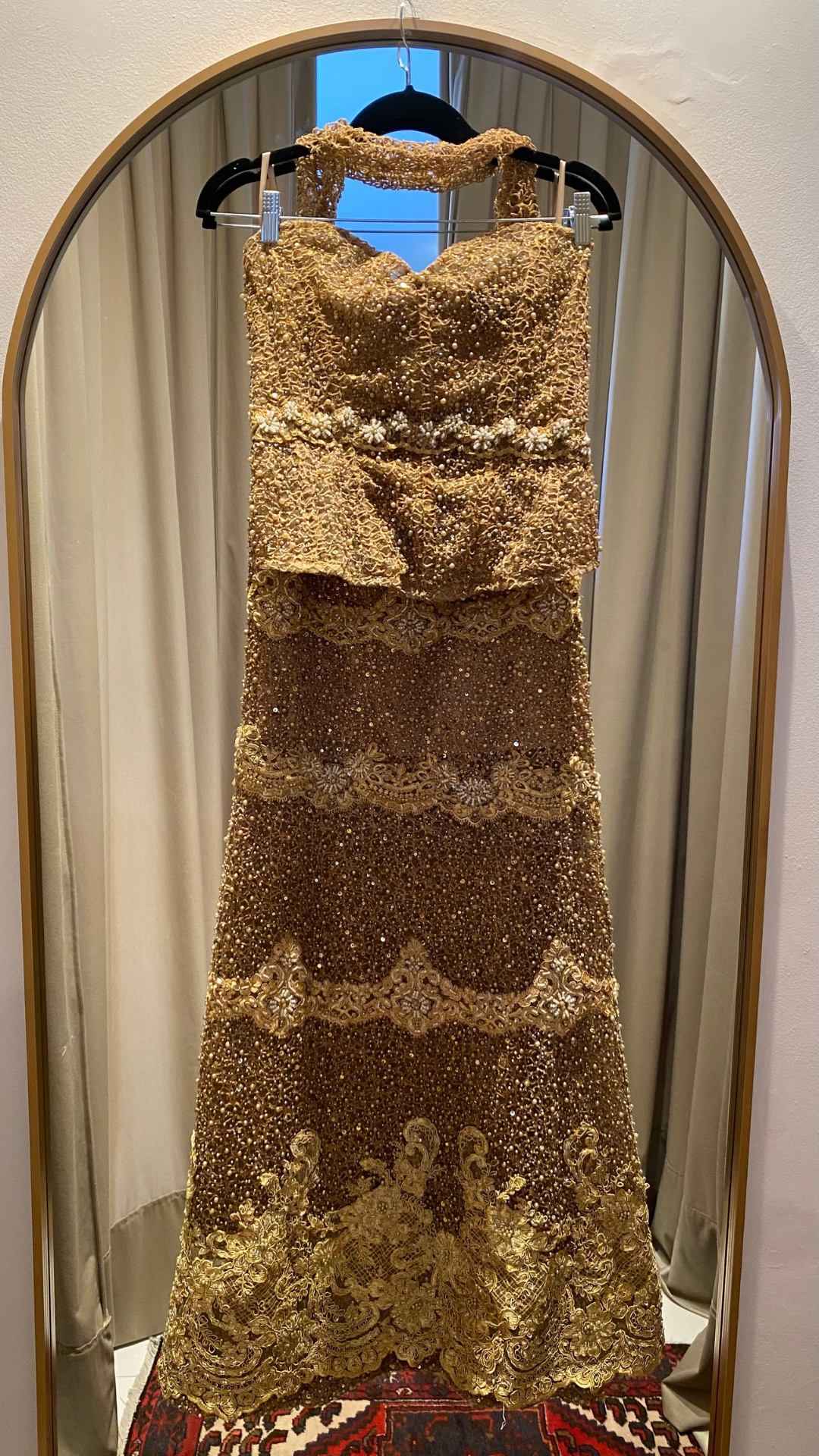 Vestido Dorado con Apliques Hobo Atelier (Talle P)
