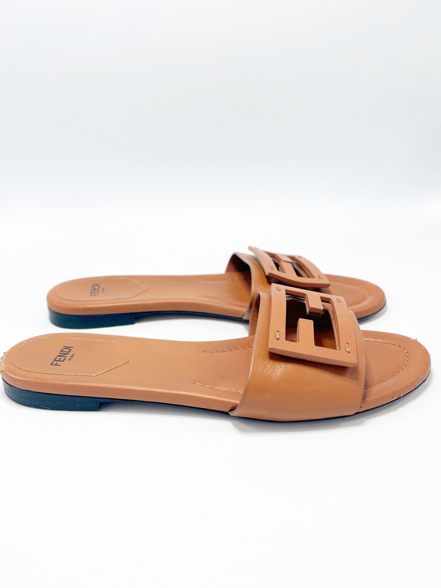Zapatilla Fendi Logo Flat (38)