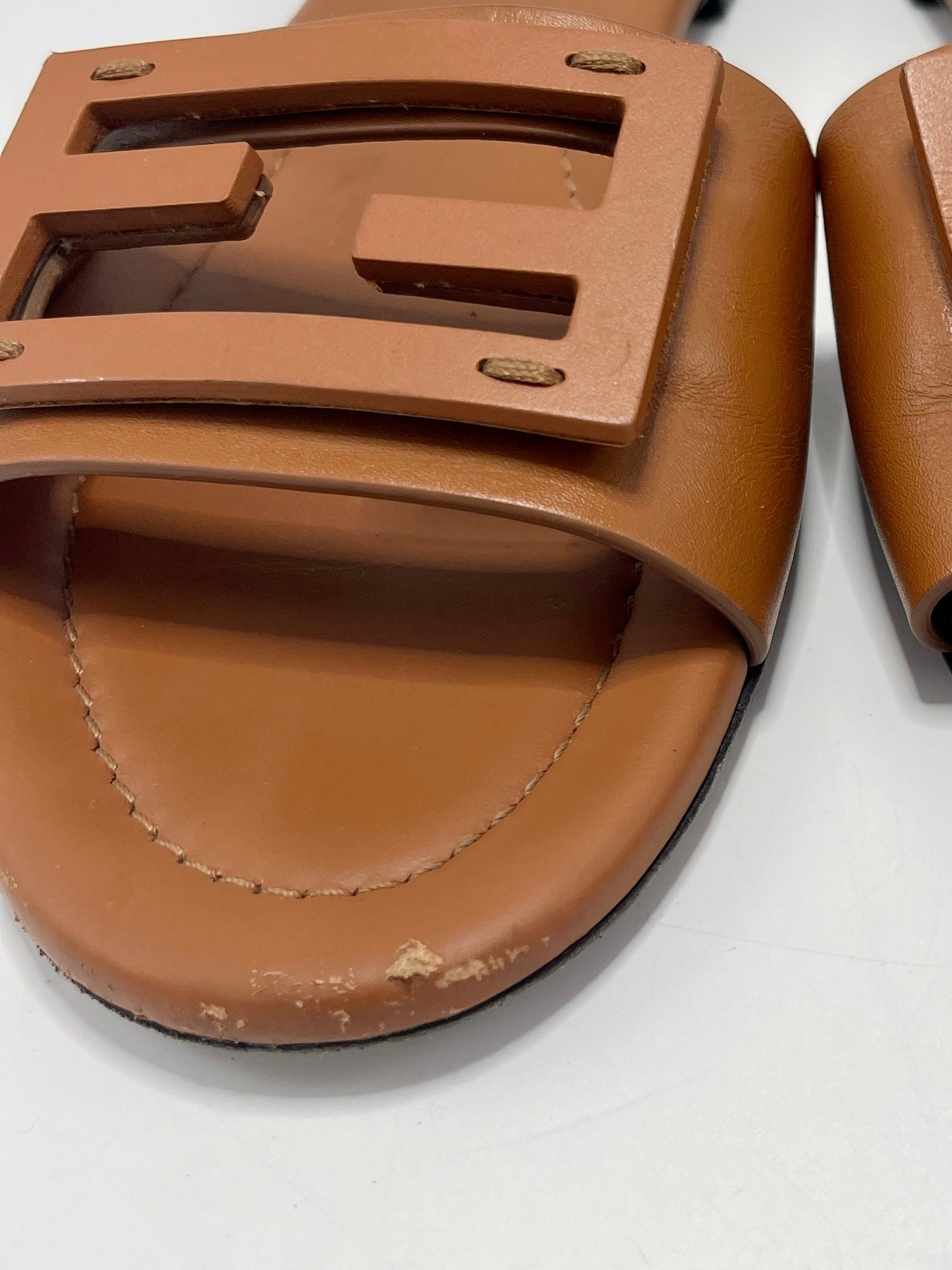 Zapatilla Fendi Logo Flat (38)