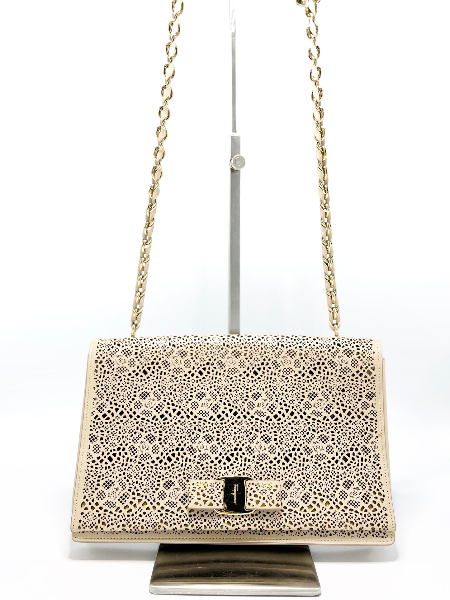 Bandolera Ferragamo calada