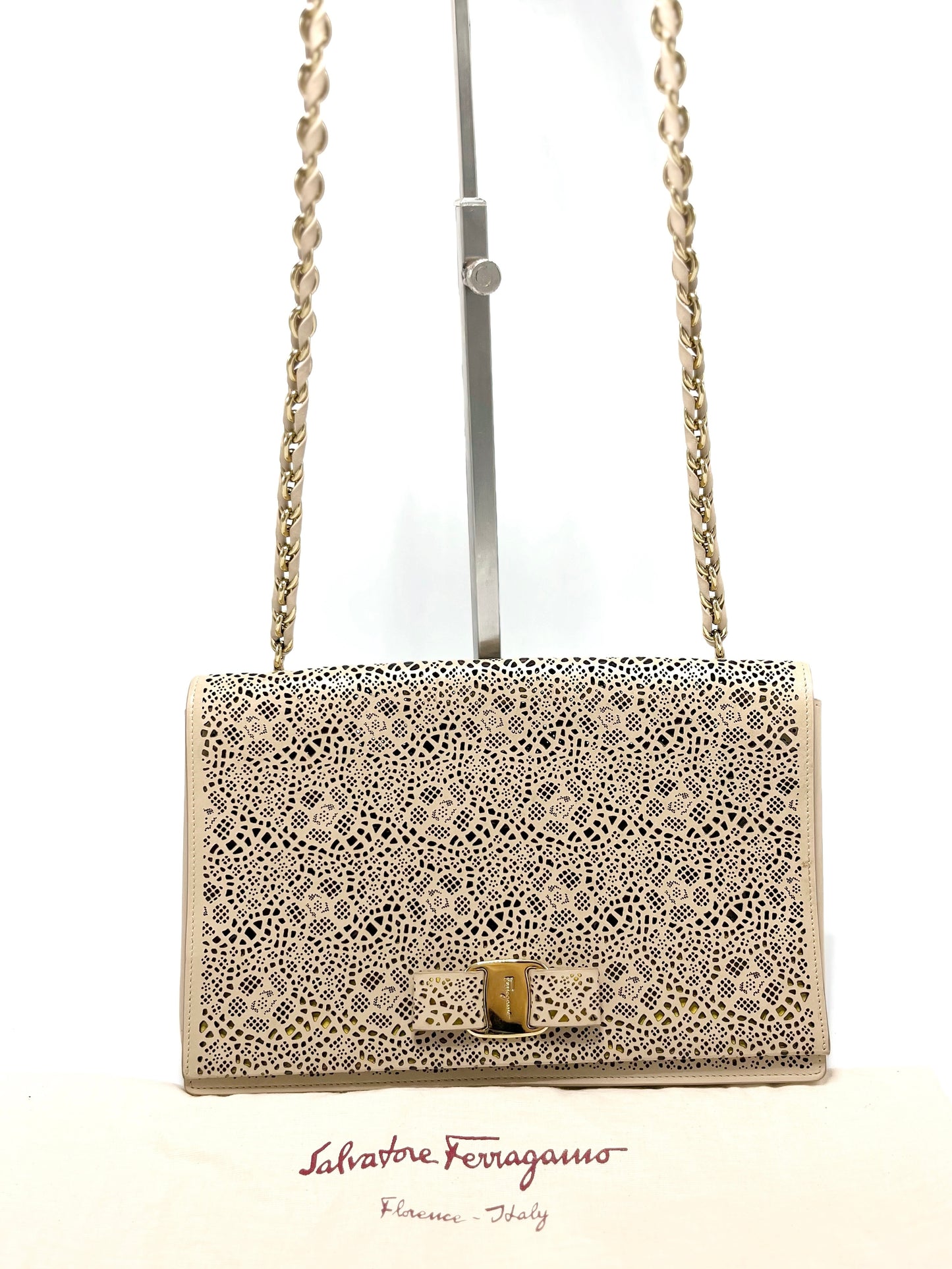 Bandolera Ferragamo calada