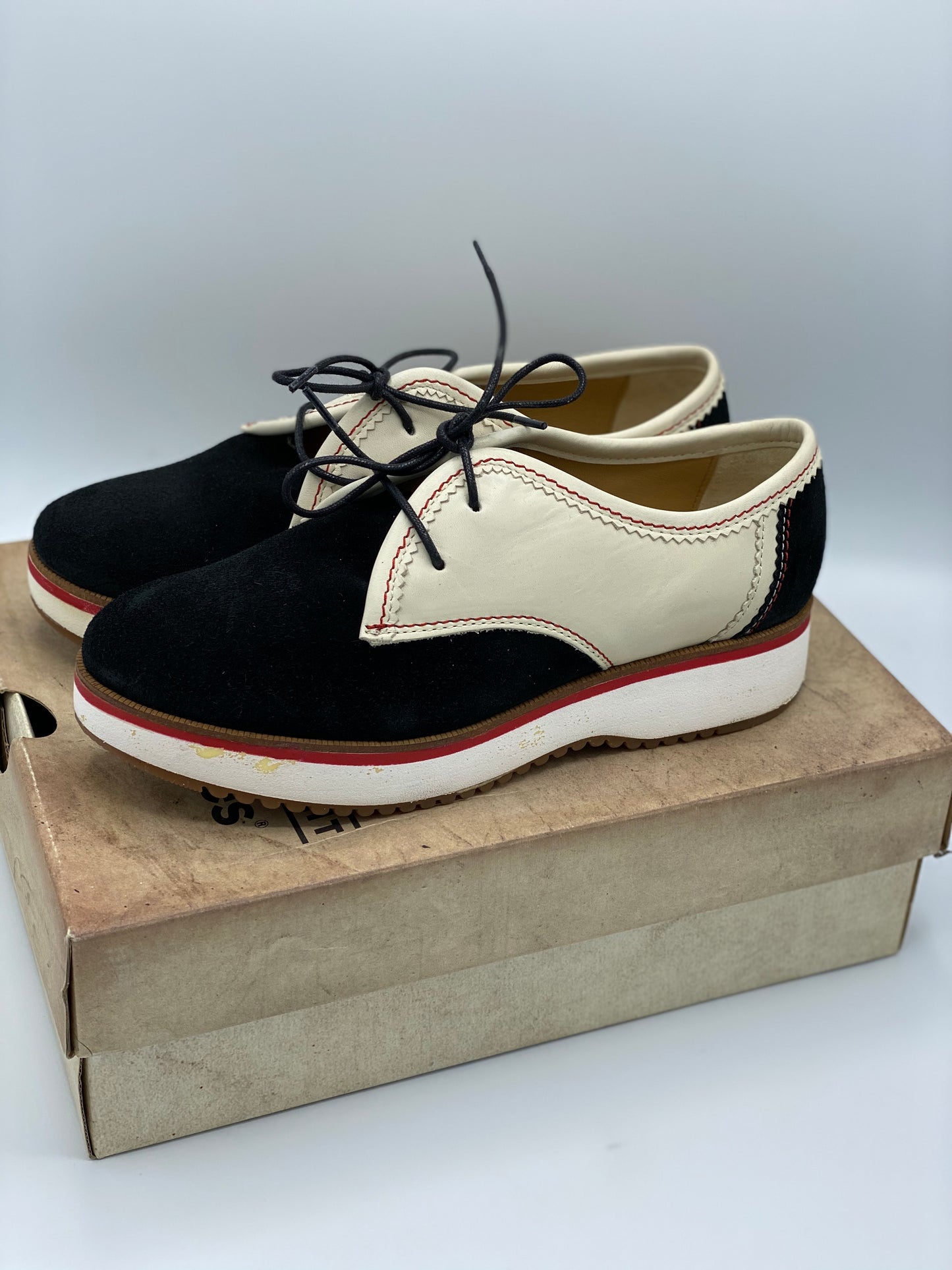 Zapato Tevin Oxford Hush Puppies (US 8.5)