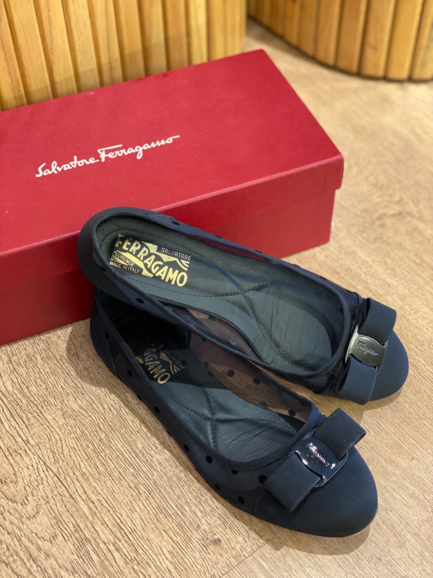 Chatita Salvatore Ferragamo Varina Dots (36)